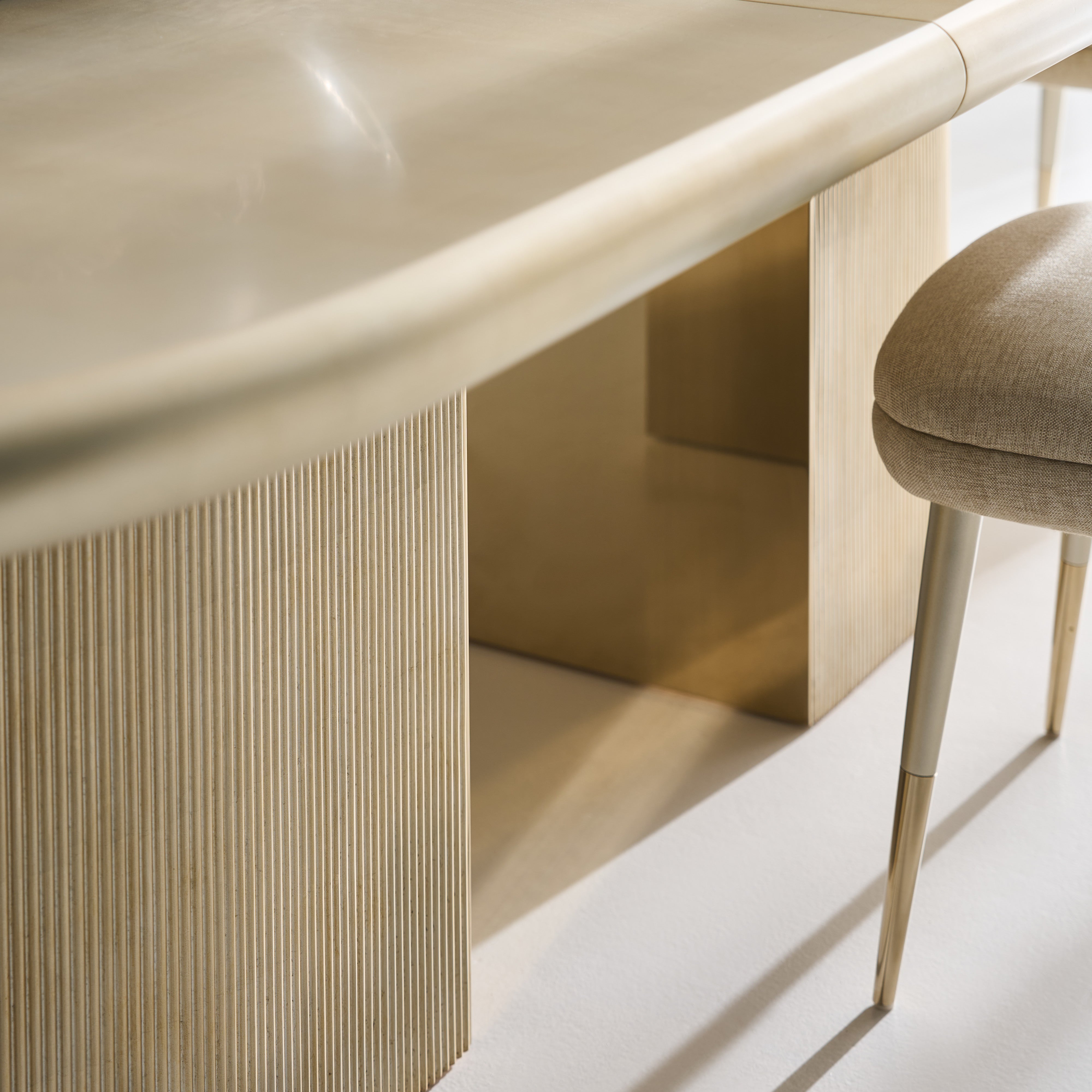 detail of Love Dining Table -Oracle