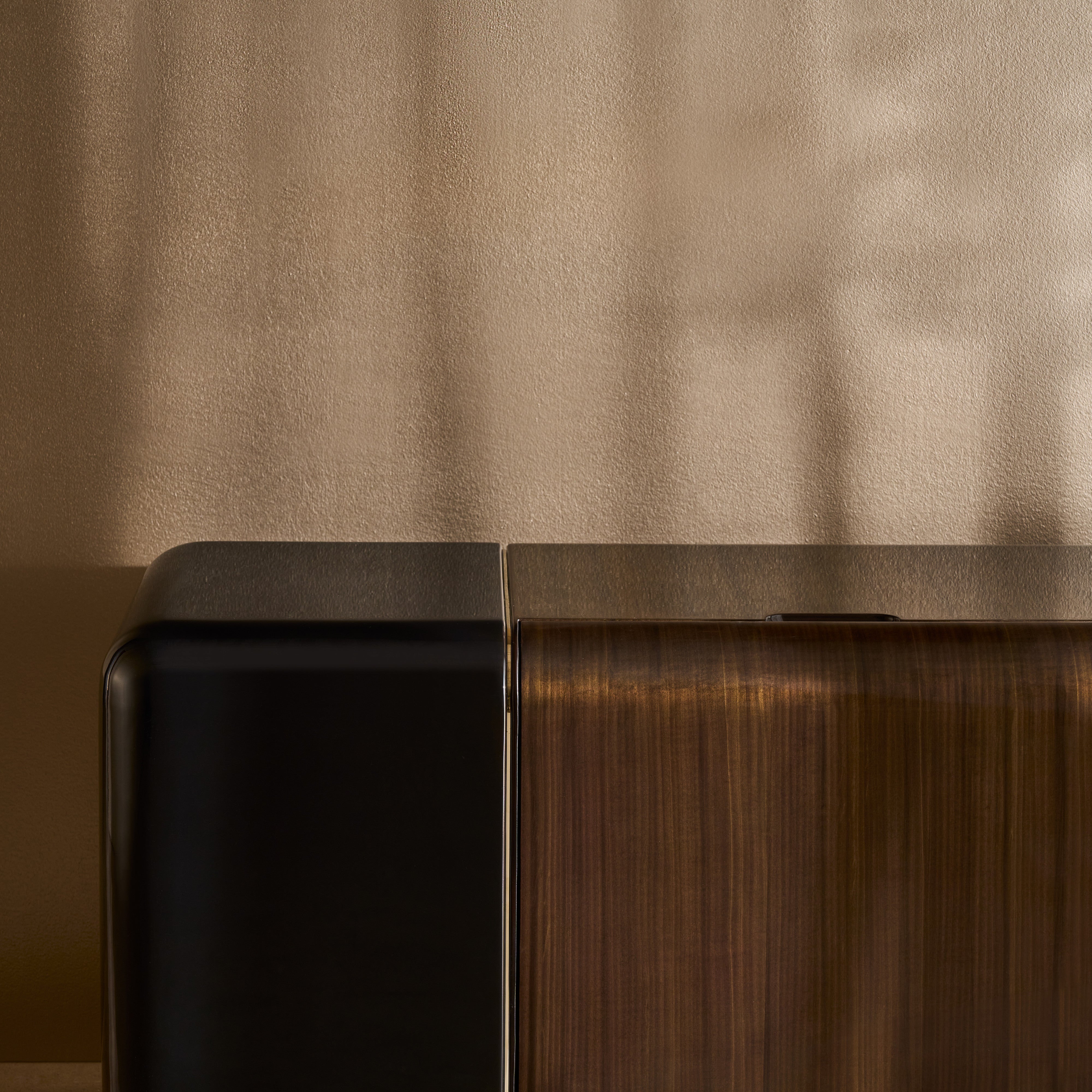 detail of Gelee Media - Caramello