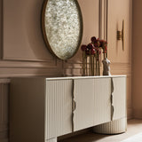room with Corinthian