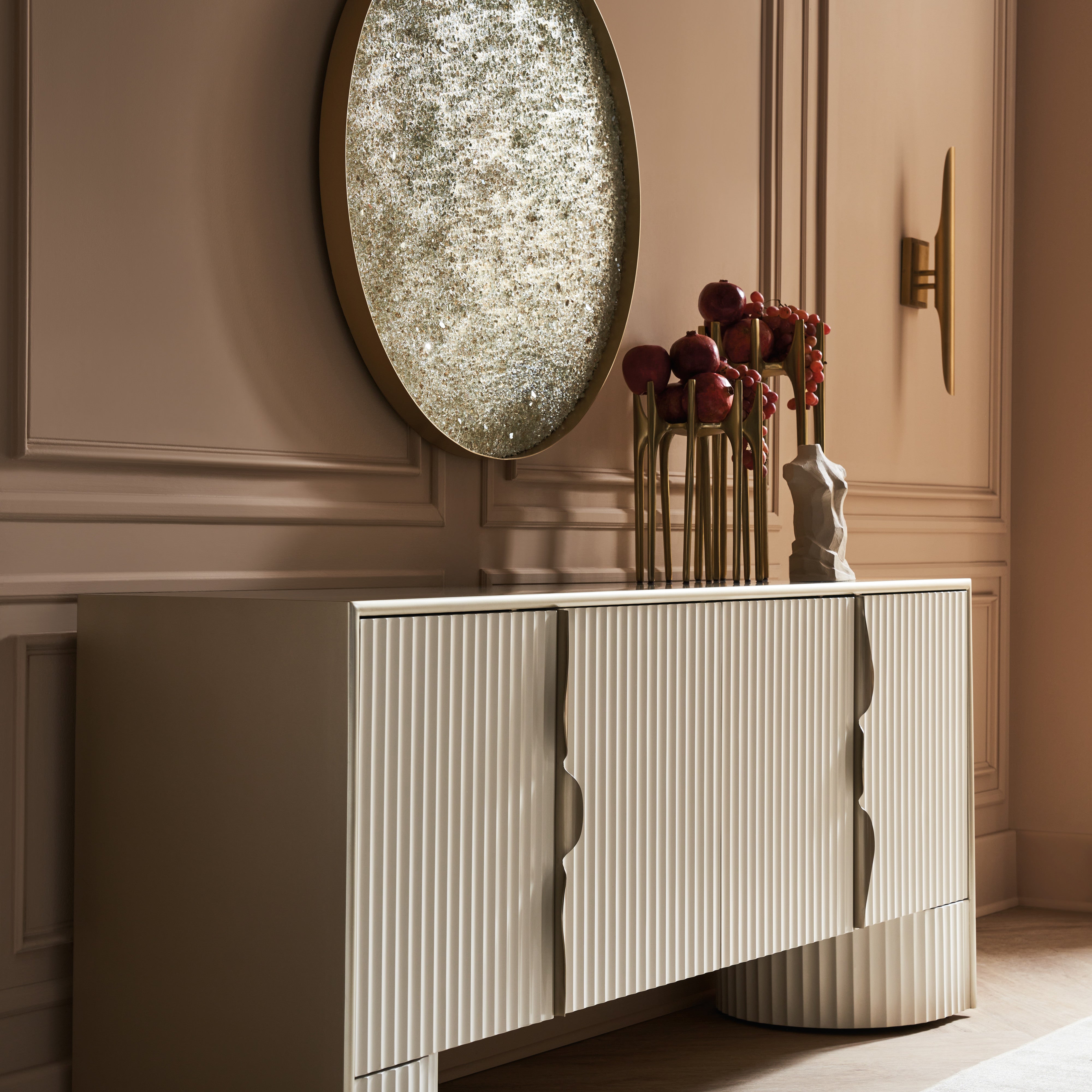 room with Corinthian