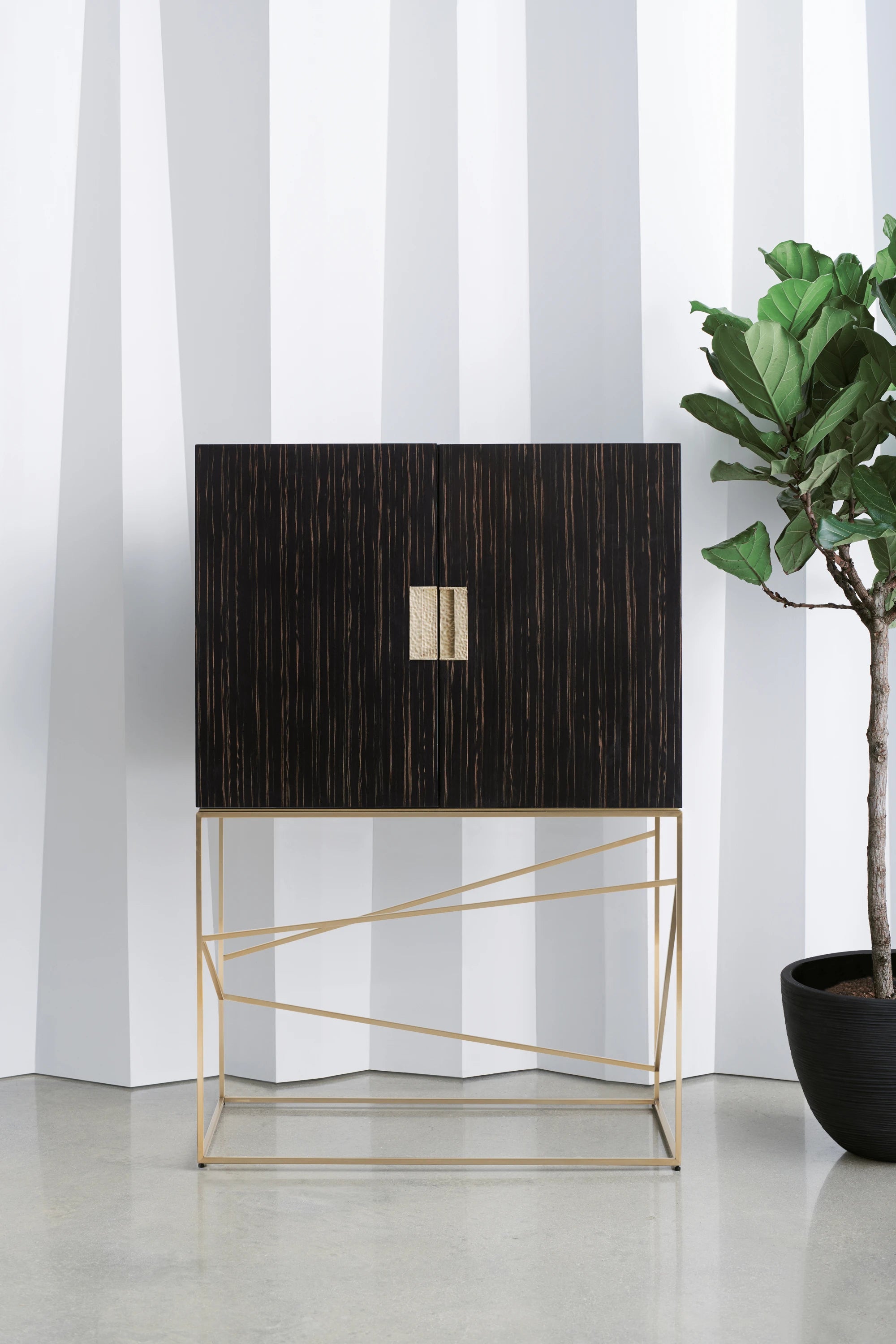 Edge Bar in room - angle 4.0