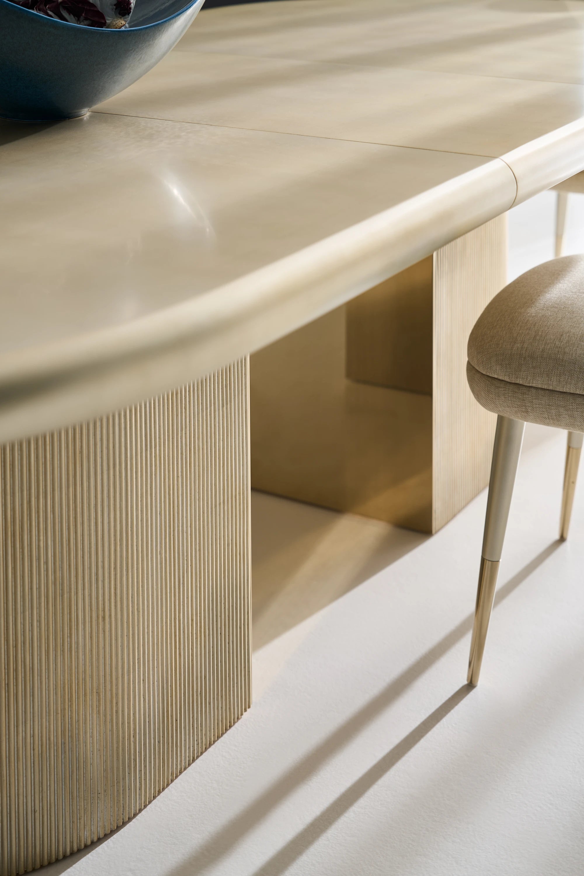 Love Dining Table -Oracle Top - detail 2.0