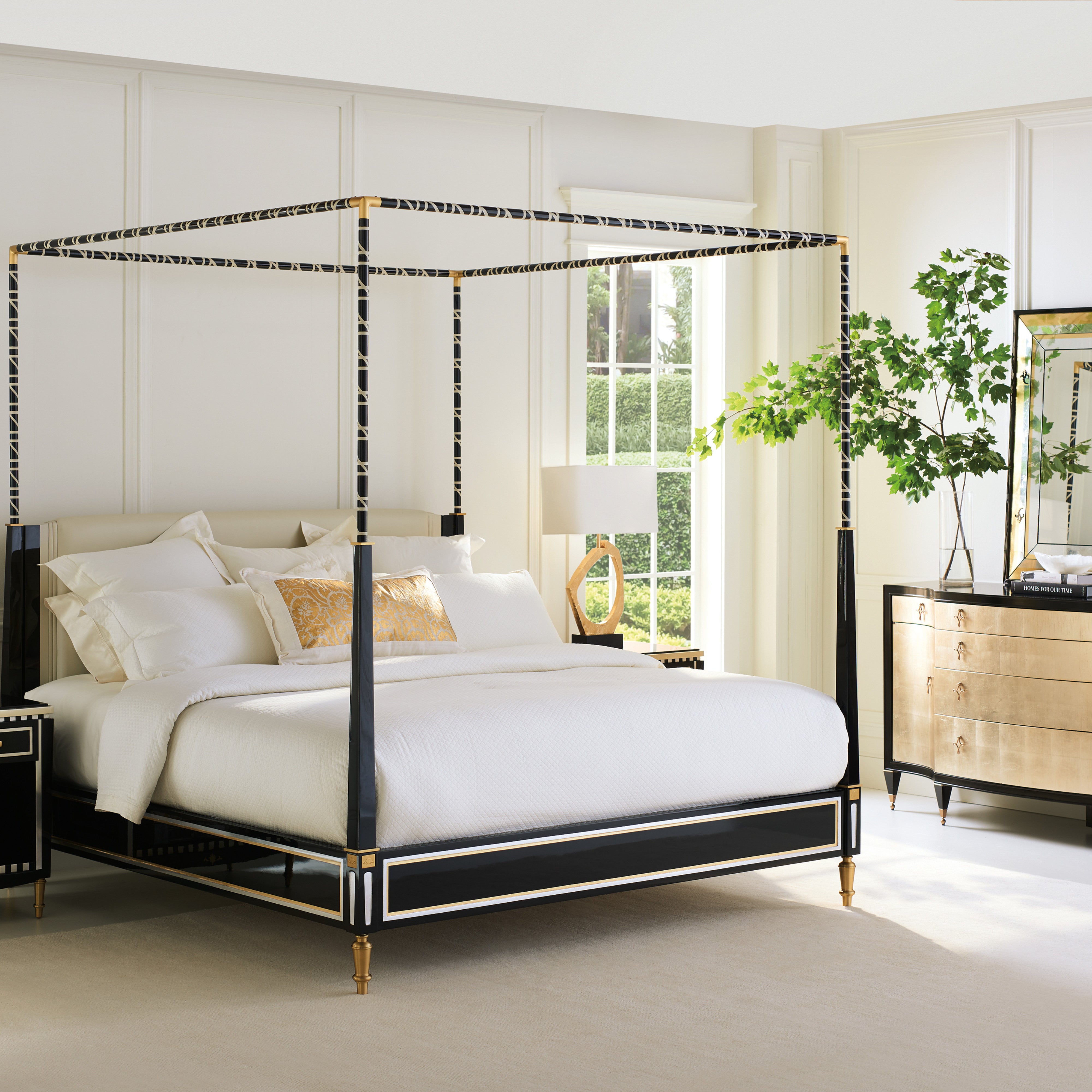 * The Couturier Canopy Bed Kg in room - angle 1