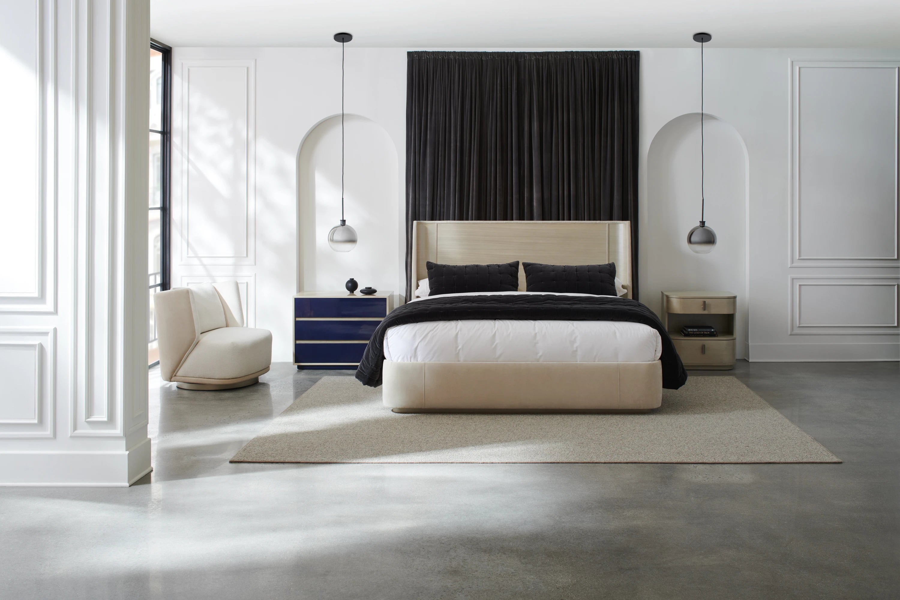Da Vita Platform Bed - King in room - angle 1