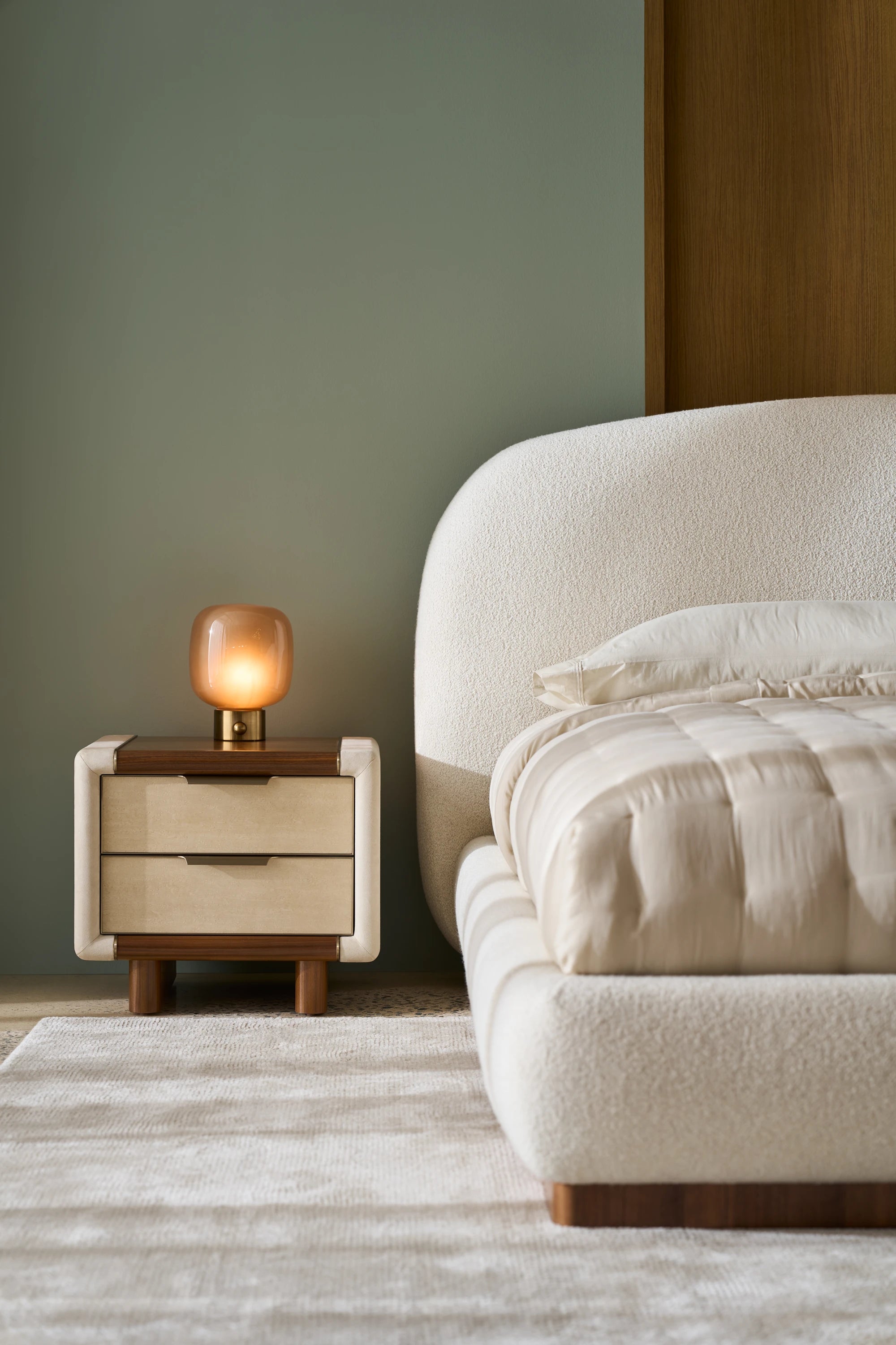 Botero King Bed - detail 3.0