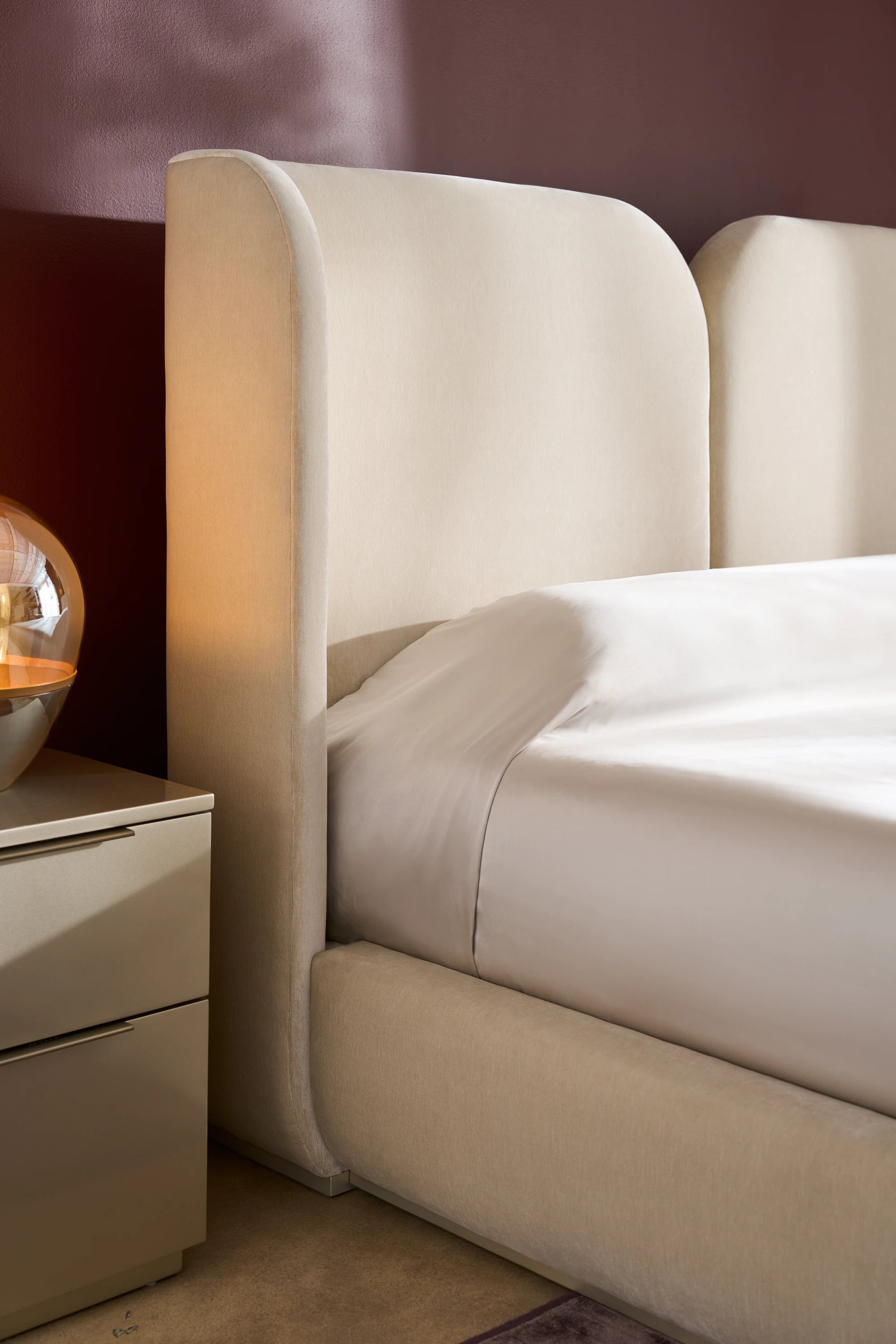 Oblique Queen Bed Fb - detail 2.0