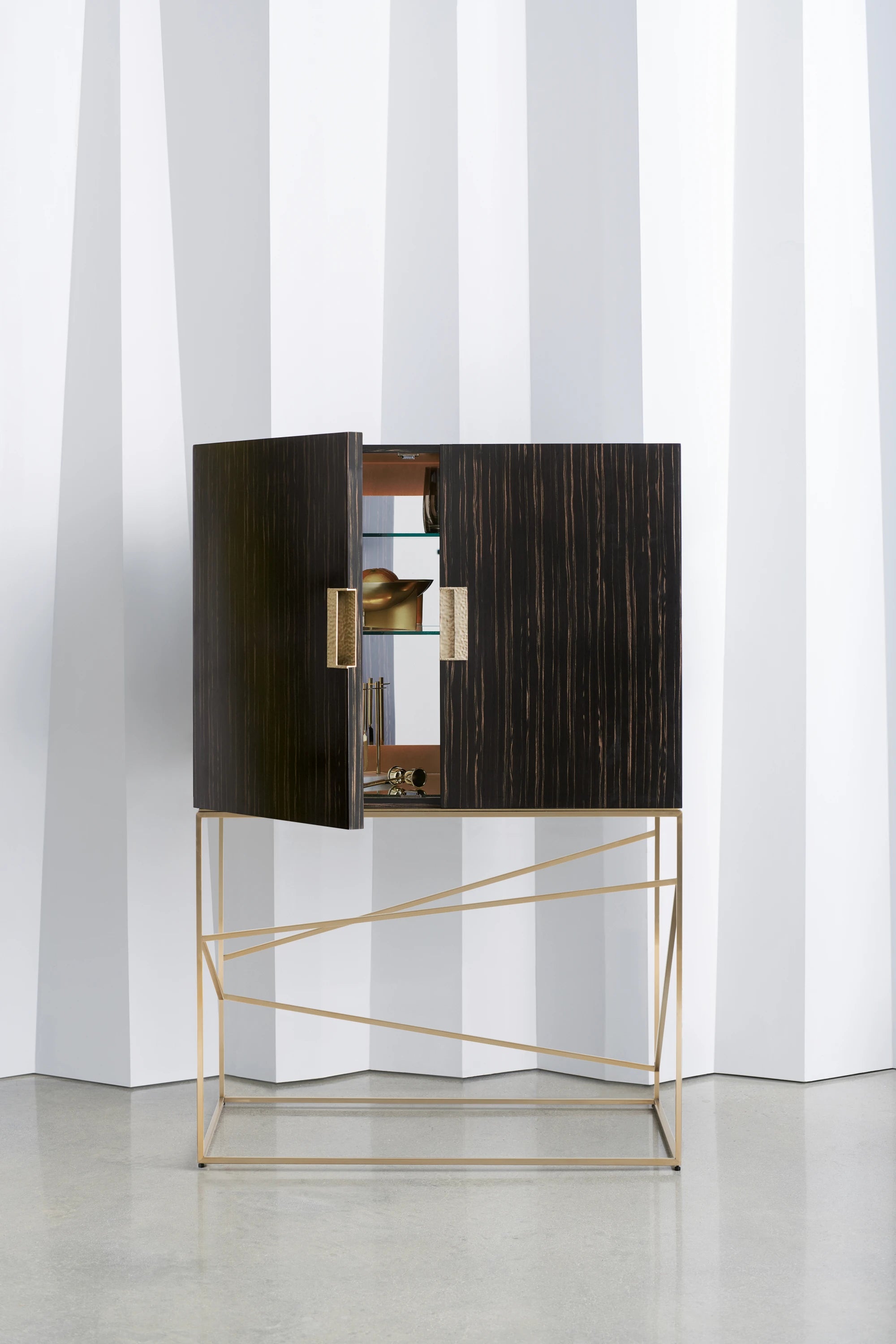 Edge Bar in room - angle 1