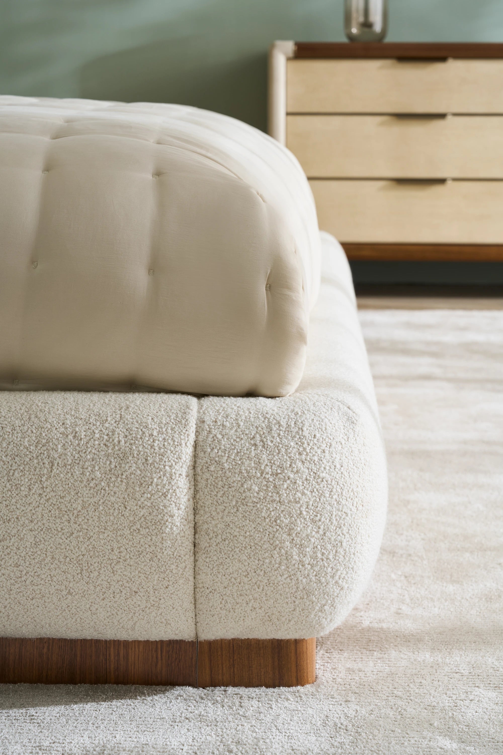 Botero King Bed Fb - detail 2.0