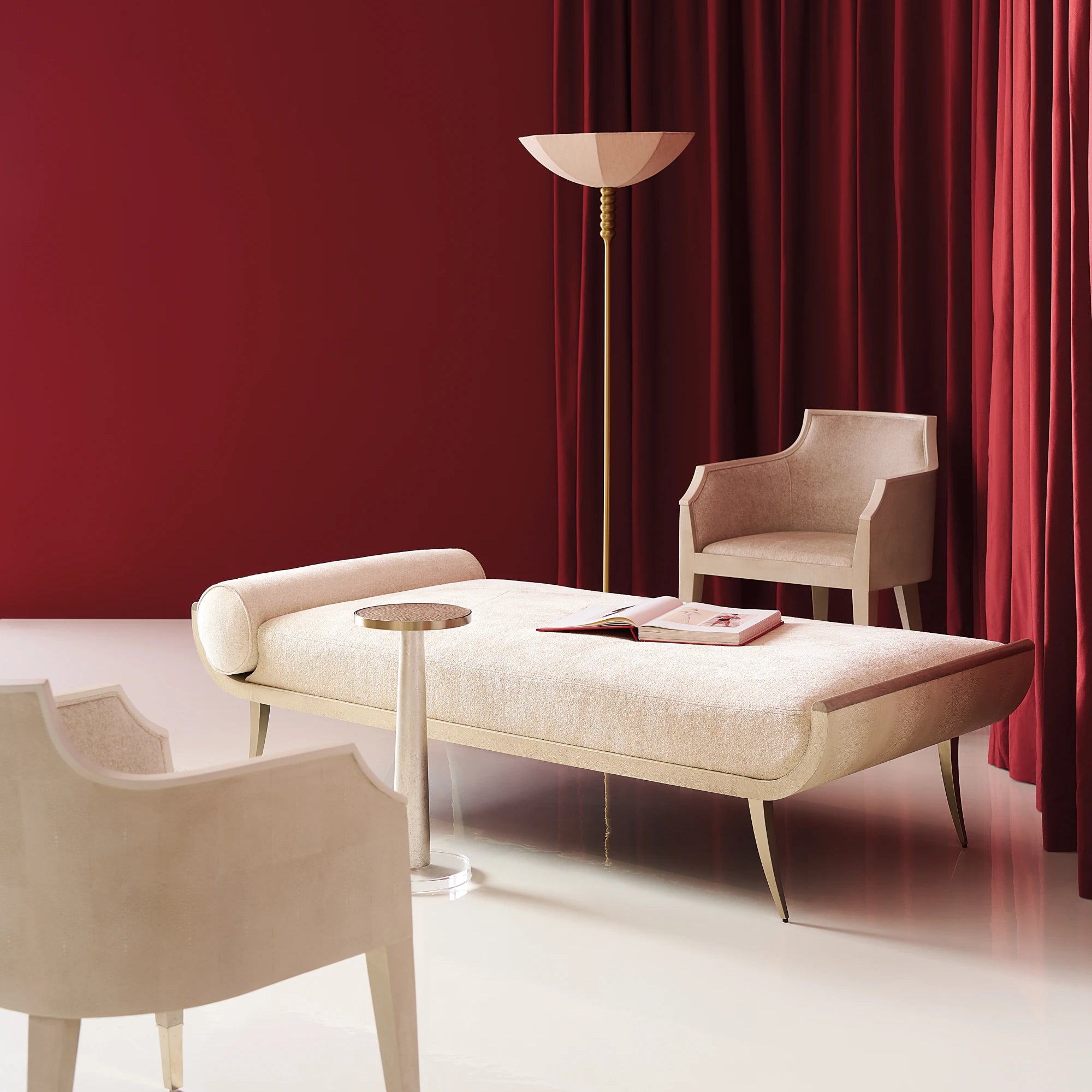 Sabot in room - angle 1