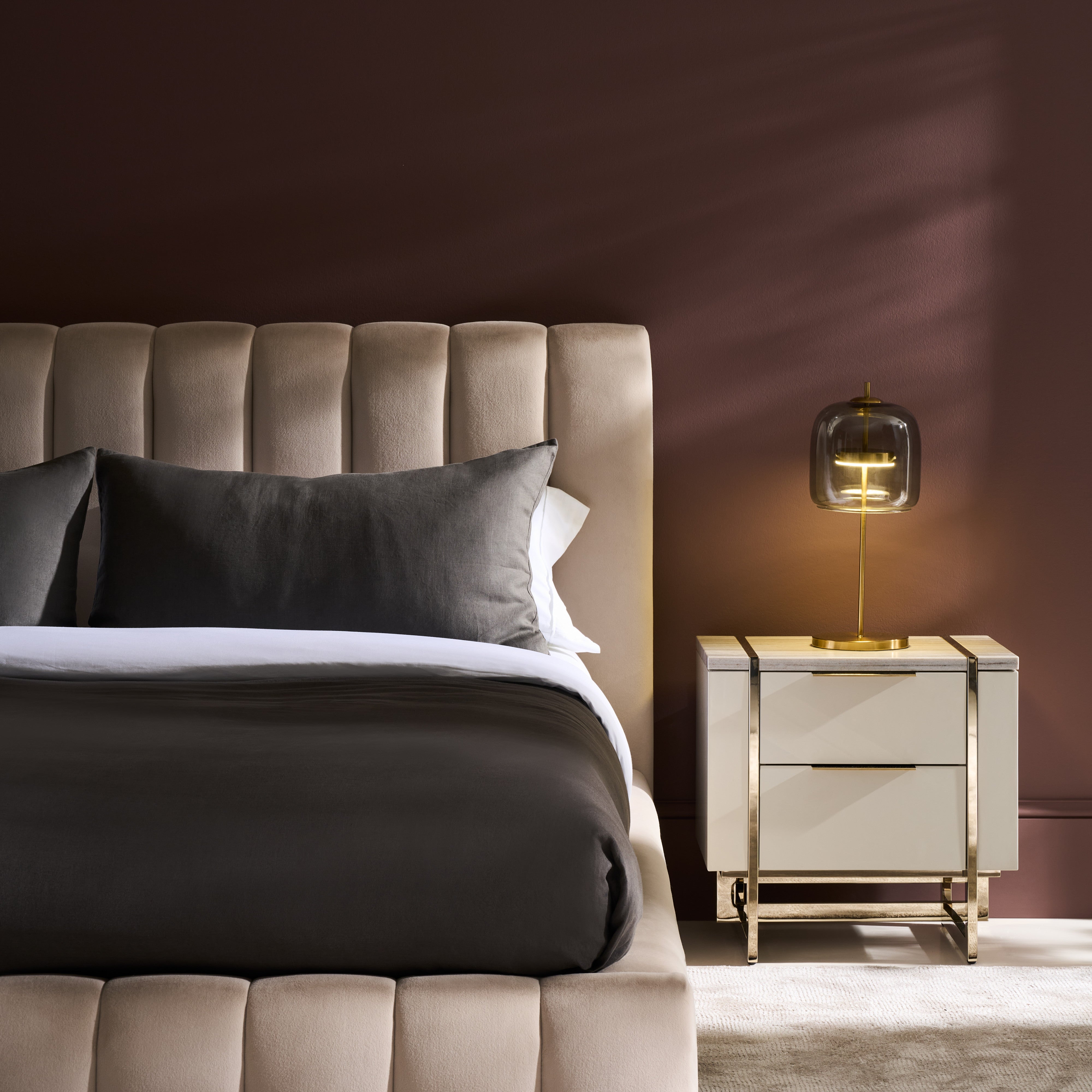 room with Well Balanced Kg Bed Ecru