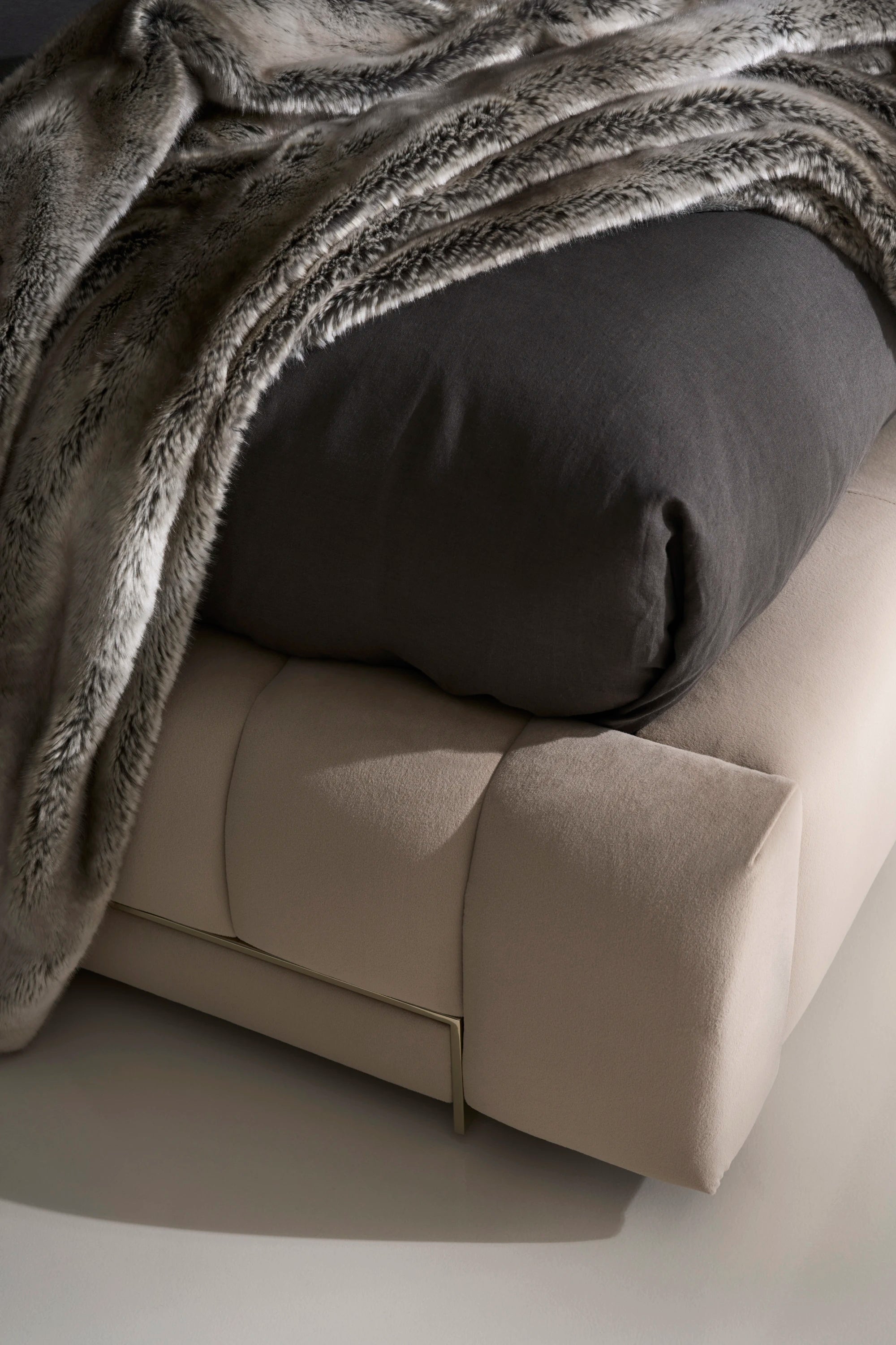 Well Balanced Qn Bed Ecru - detail 2.0