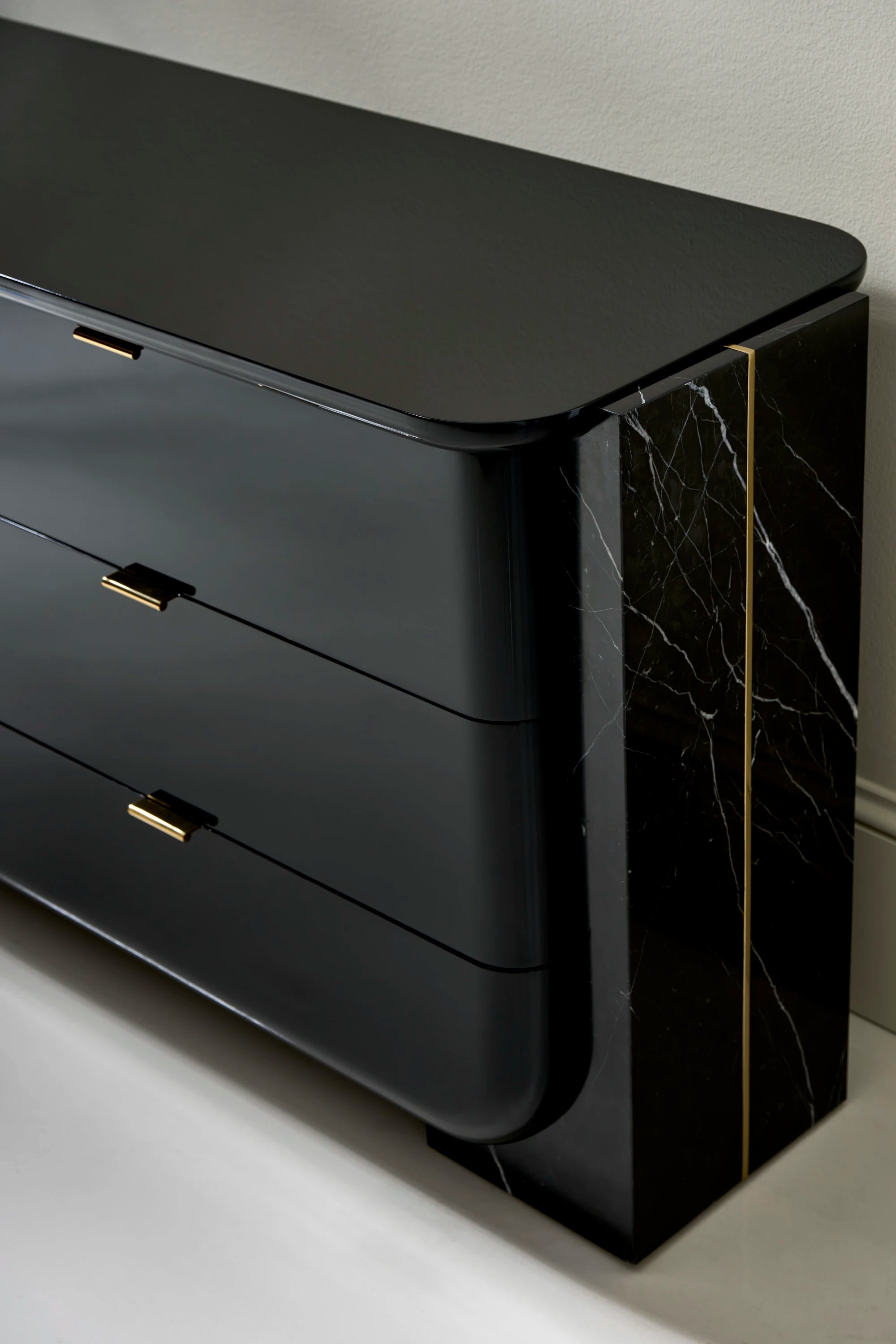 Overlap Dresser Dark - detail 2.0