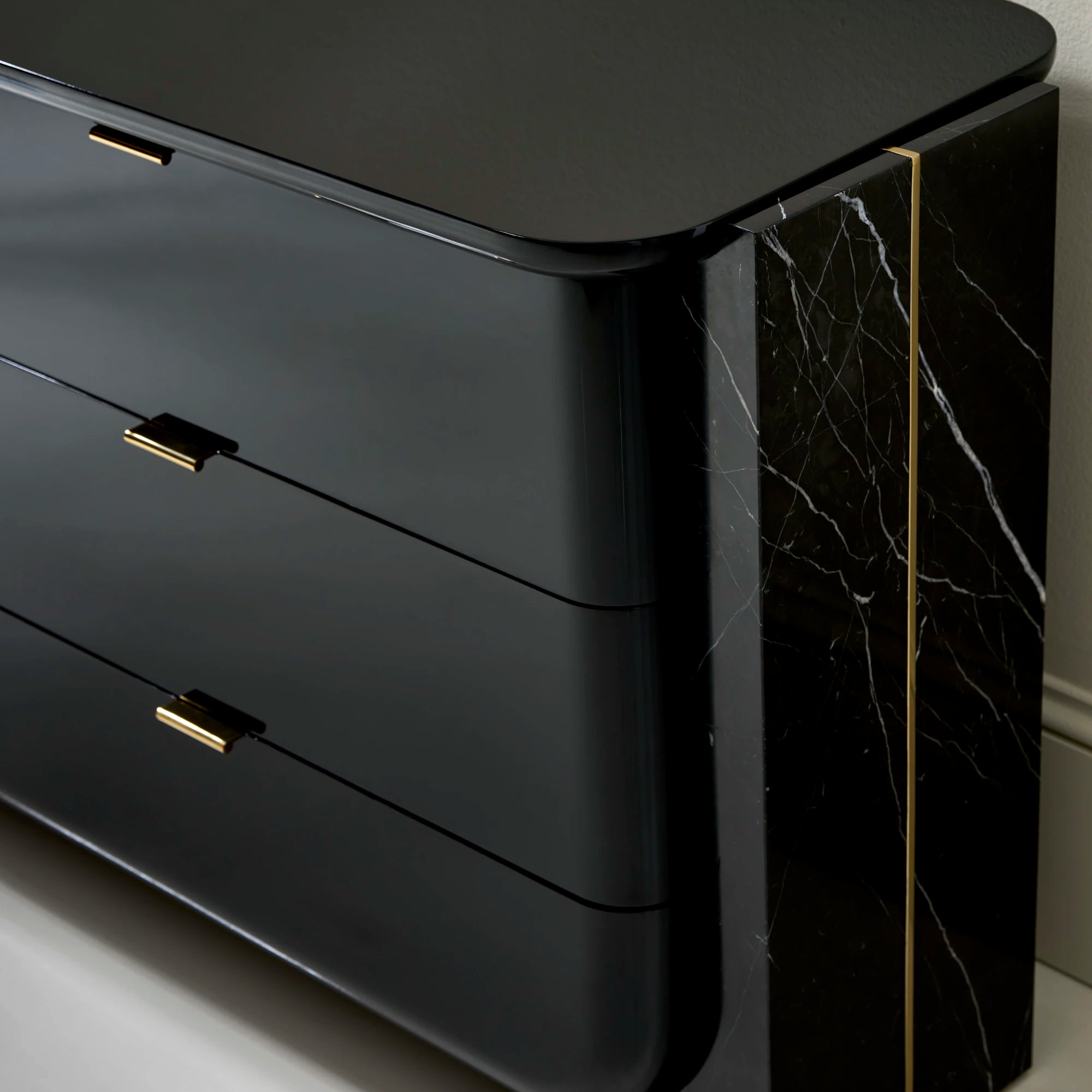 Overlap Dresser Dark - detail 2.0