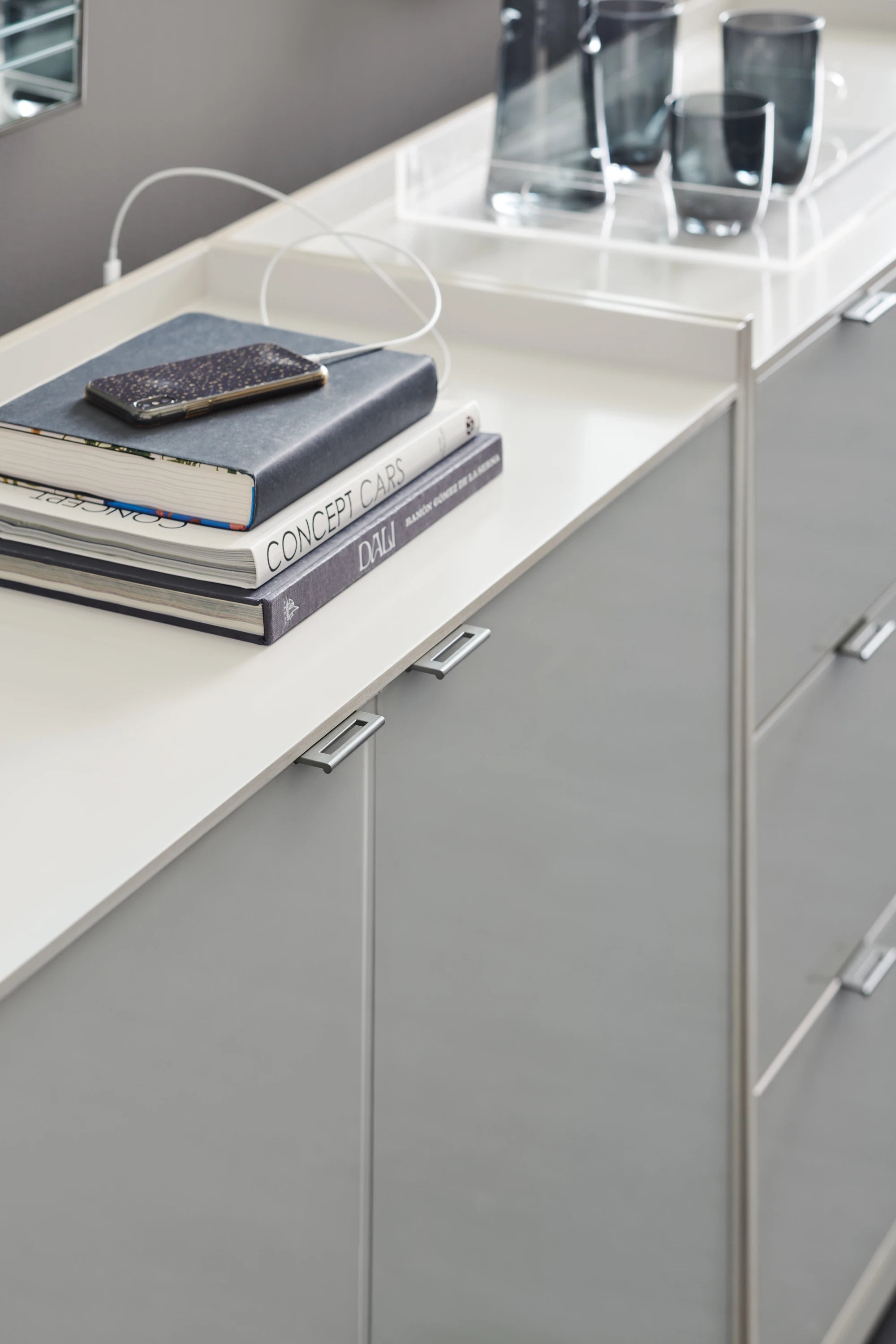 Expressions Door Chest - detail 2.0