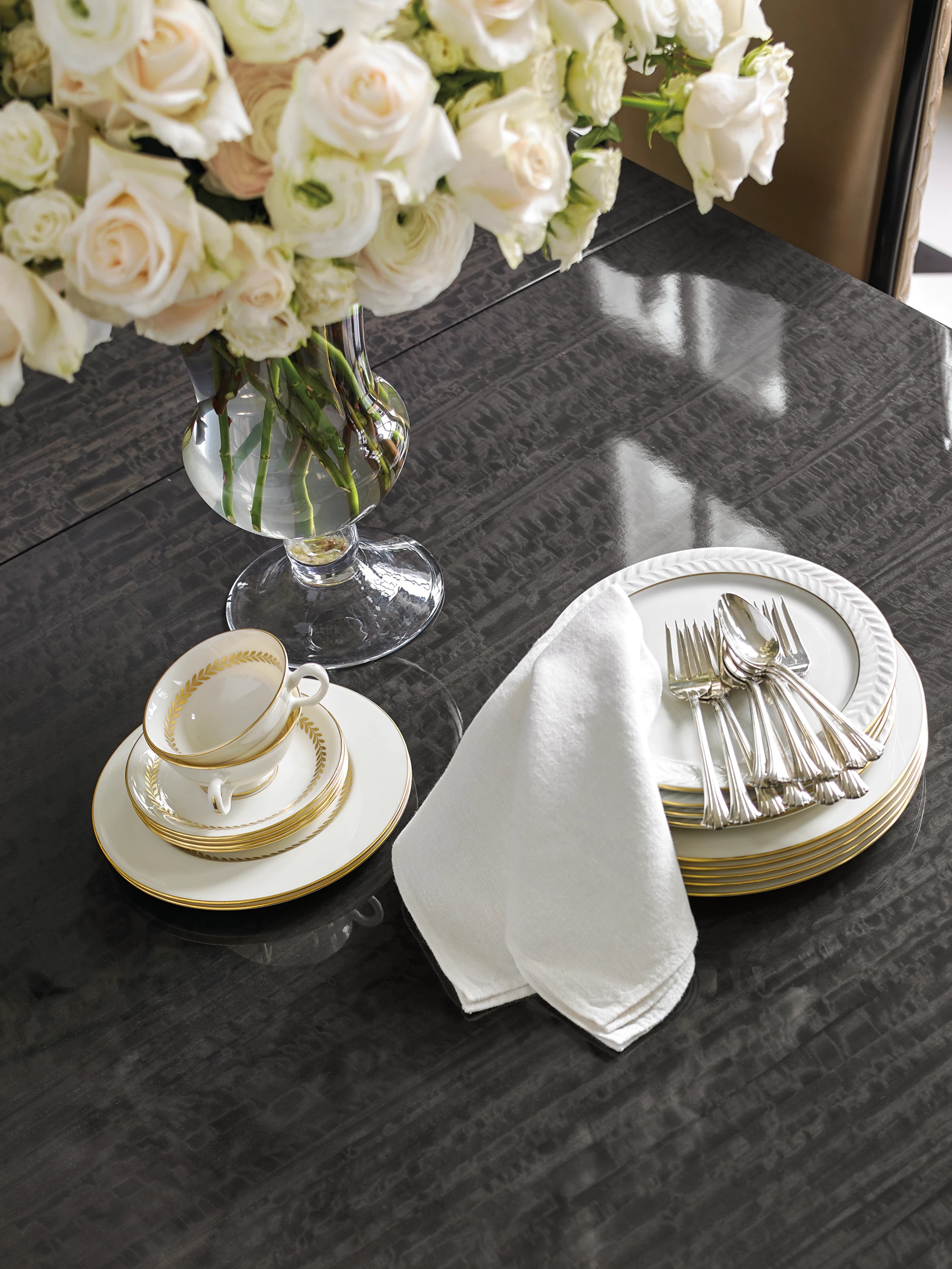 The Aristocrat Dining Table - detail 16.0