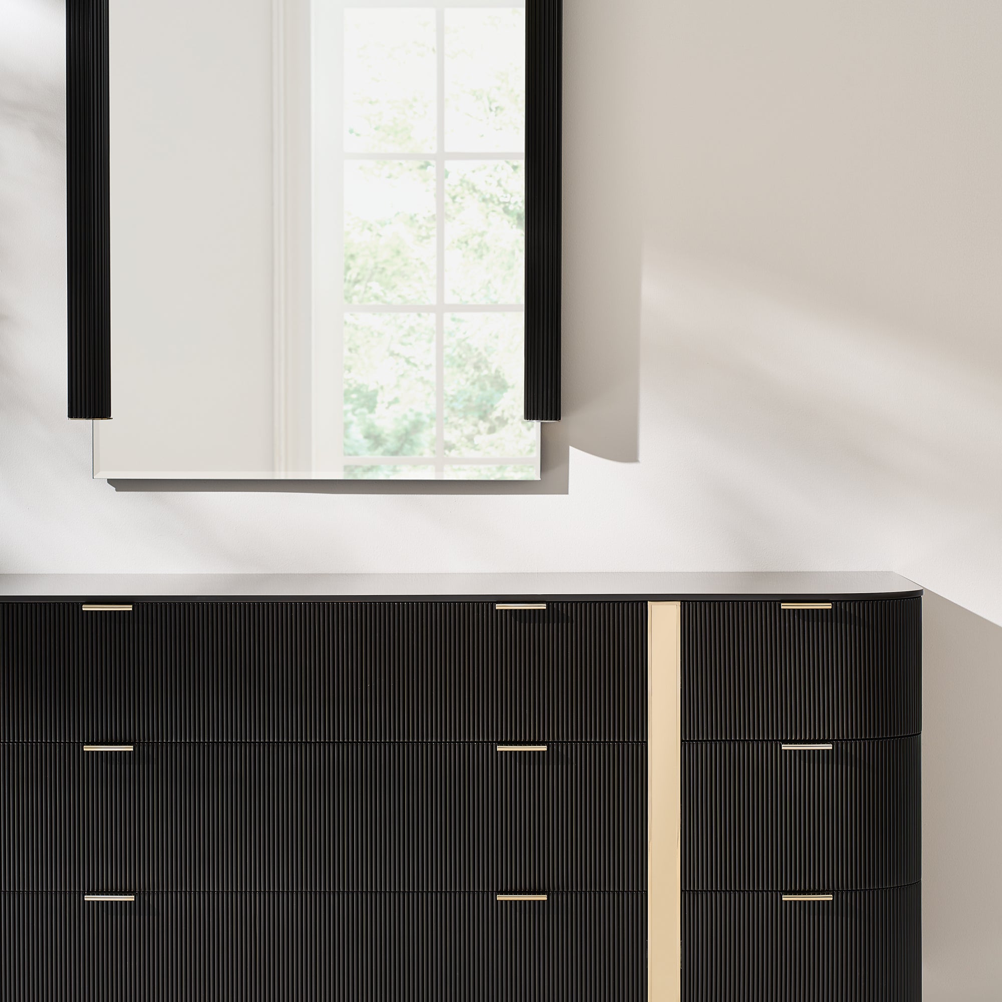 Love To Look! in room - angle 1