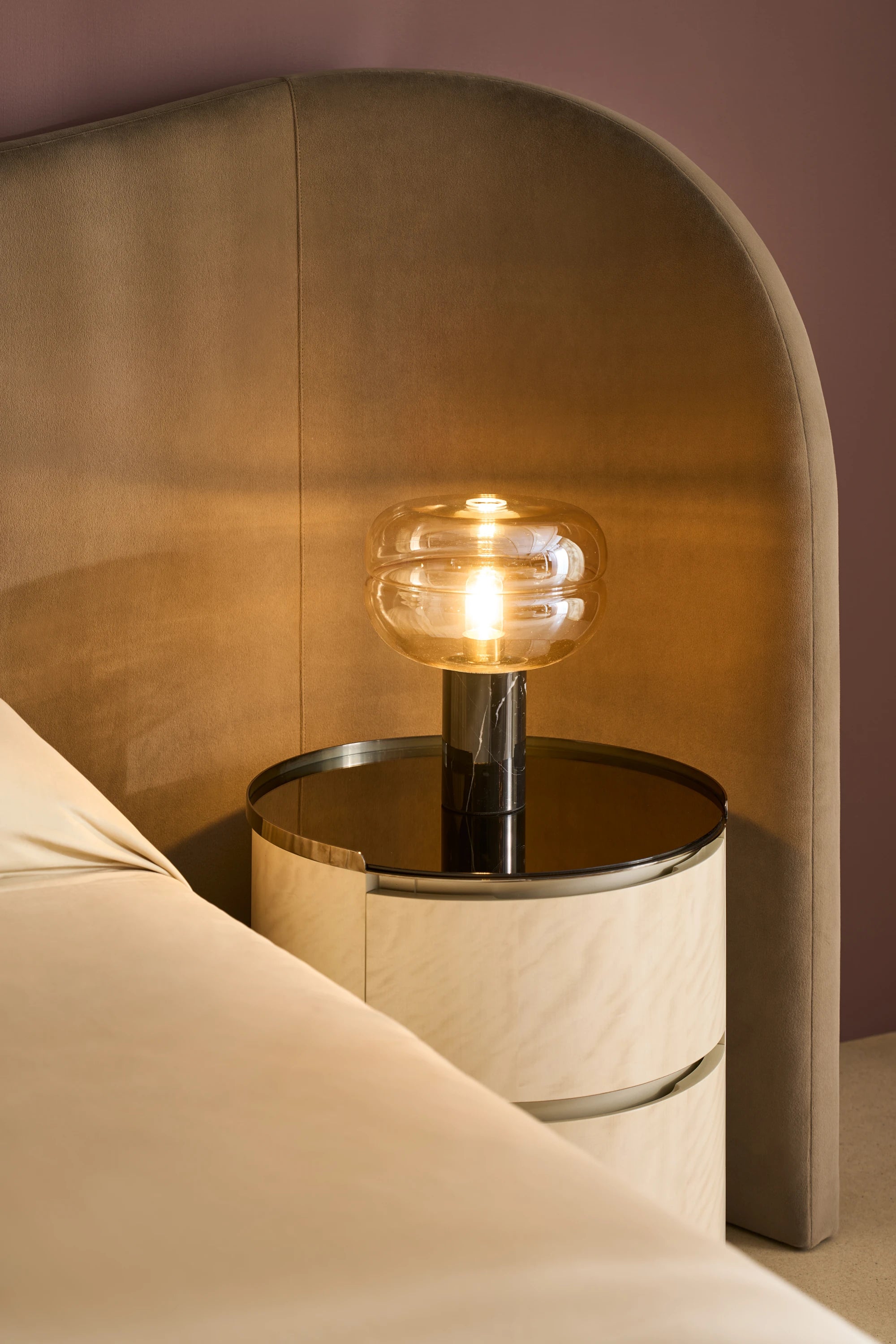 Clio Queen Bed - detail 2.0