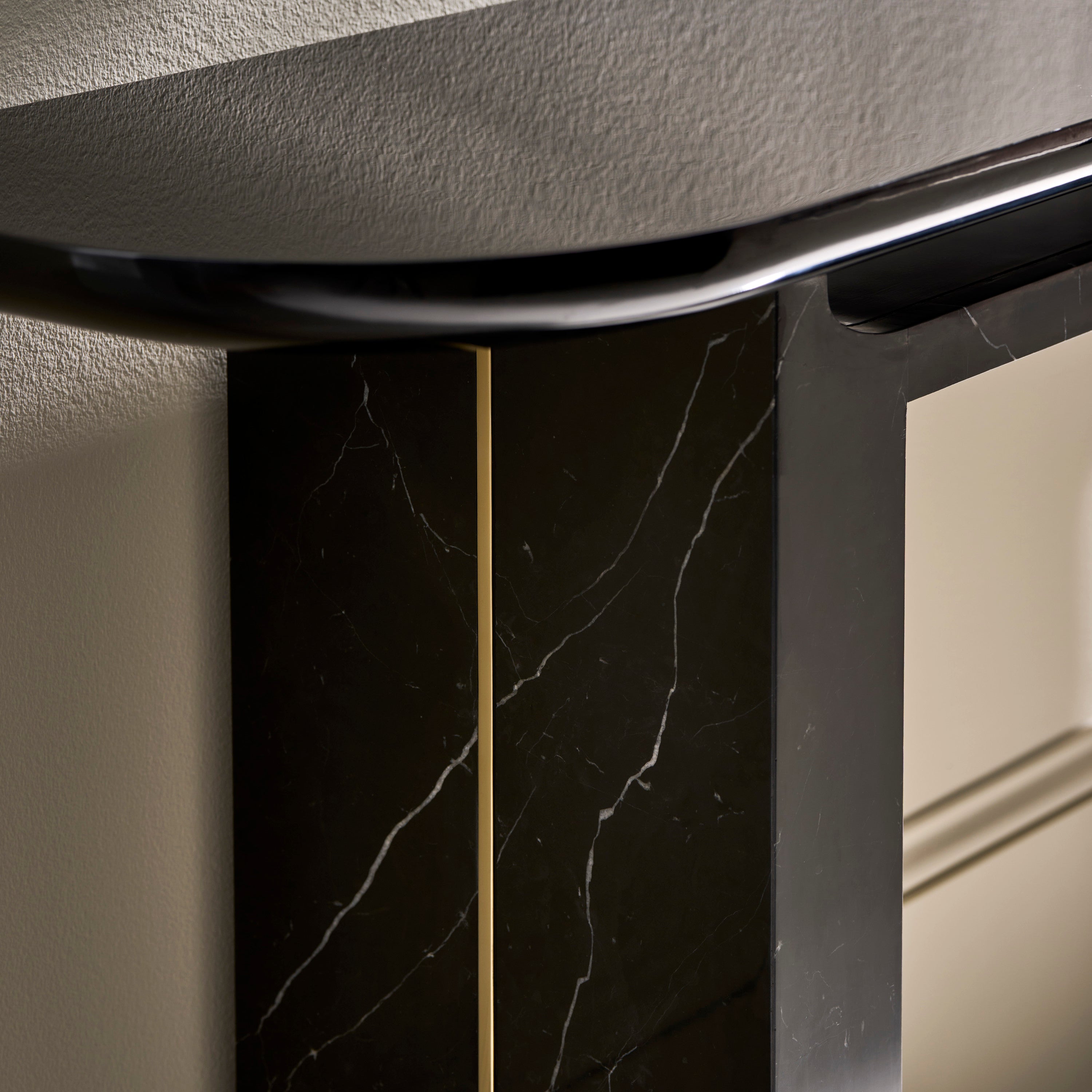 Overlap Console Dark - detail 4.0