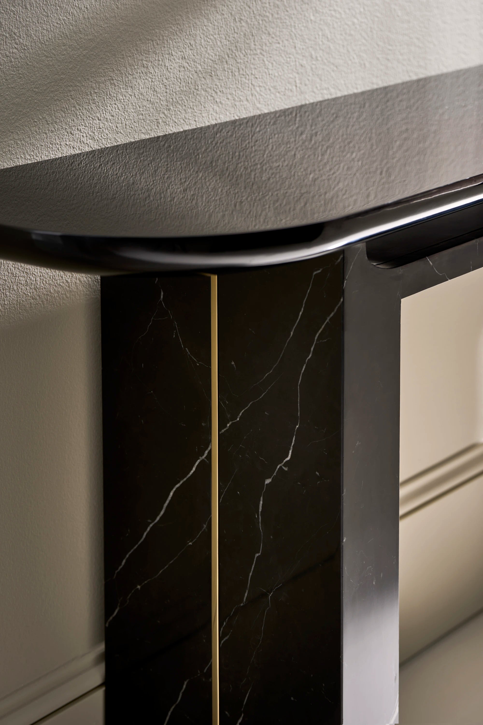 Overlap Console Dark - detail 4.0