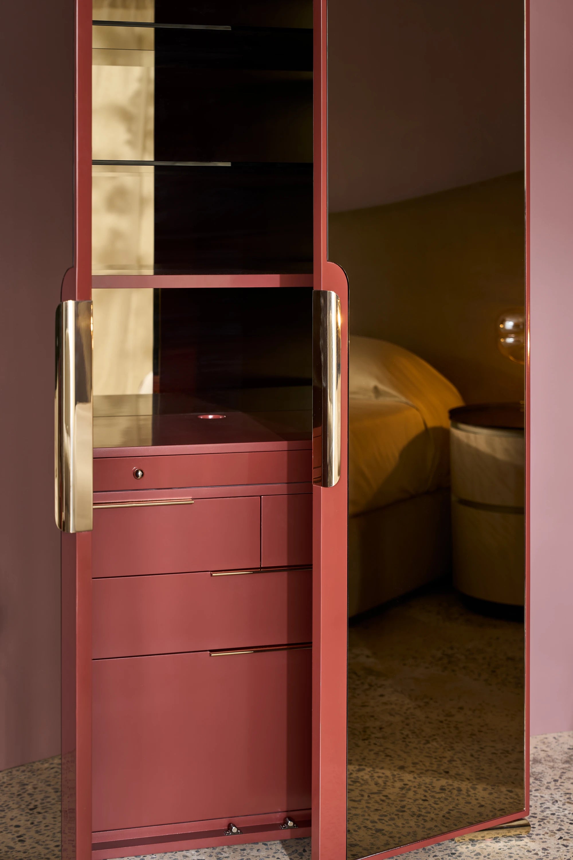 Allure Armoire - detail 3.0