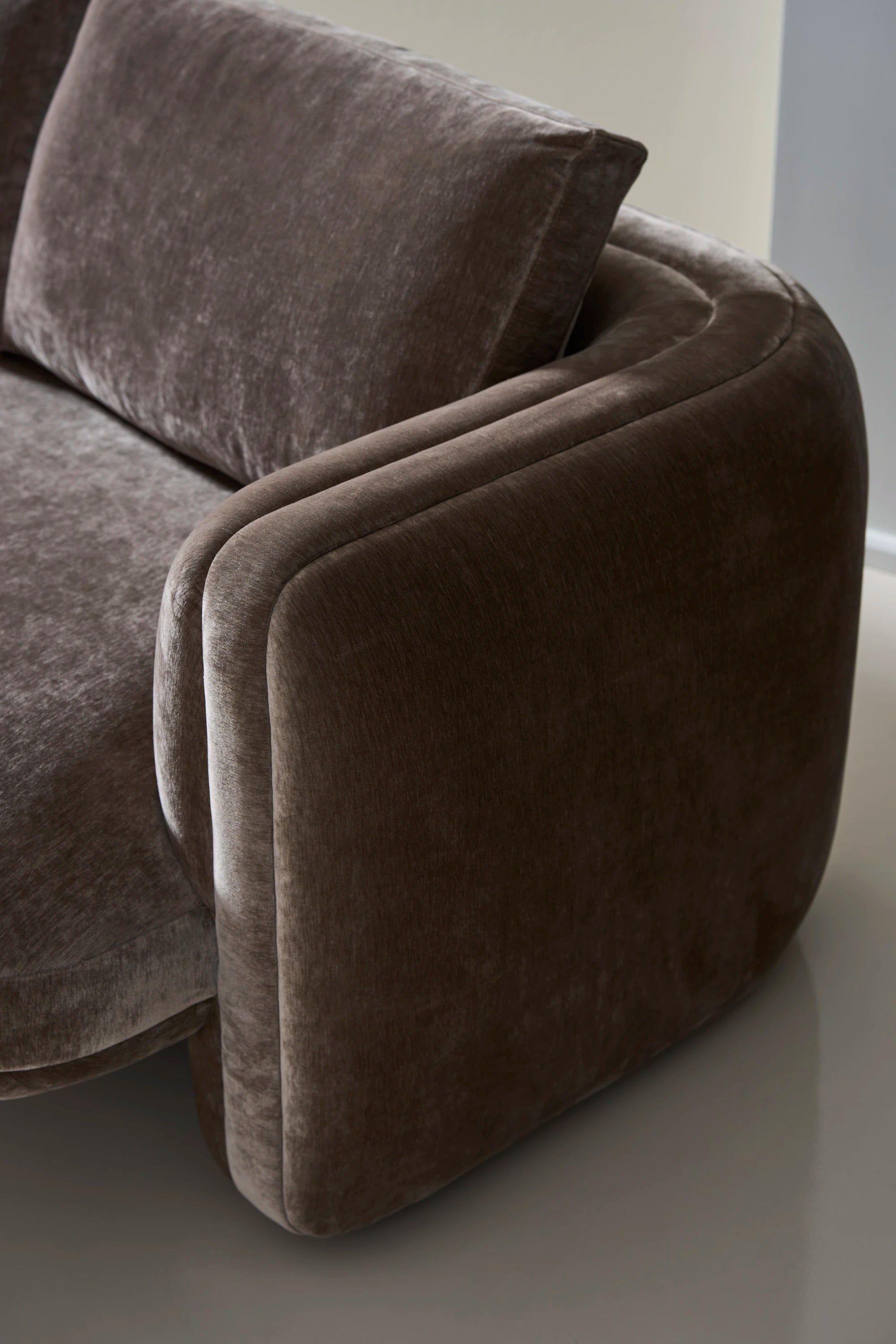 Overlap Raf Loveseat Dark Taupe - detail 2.0