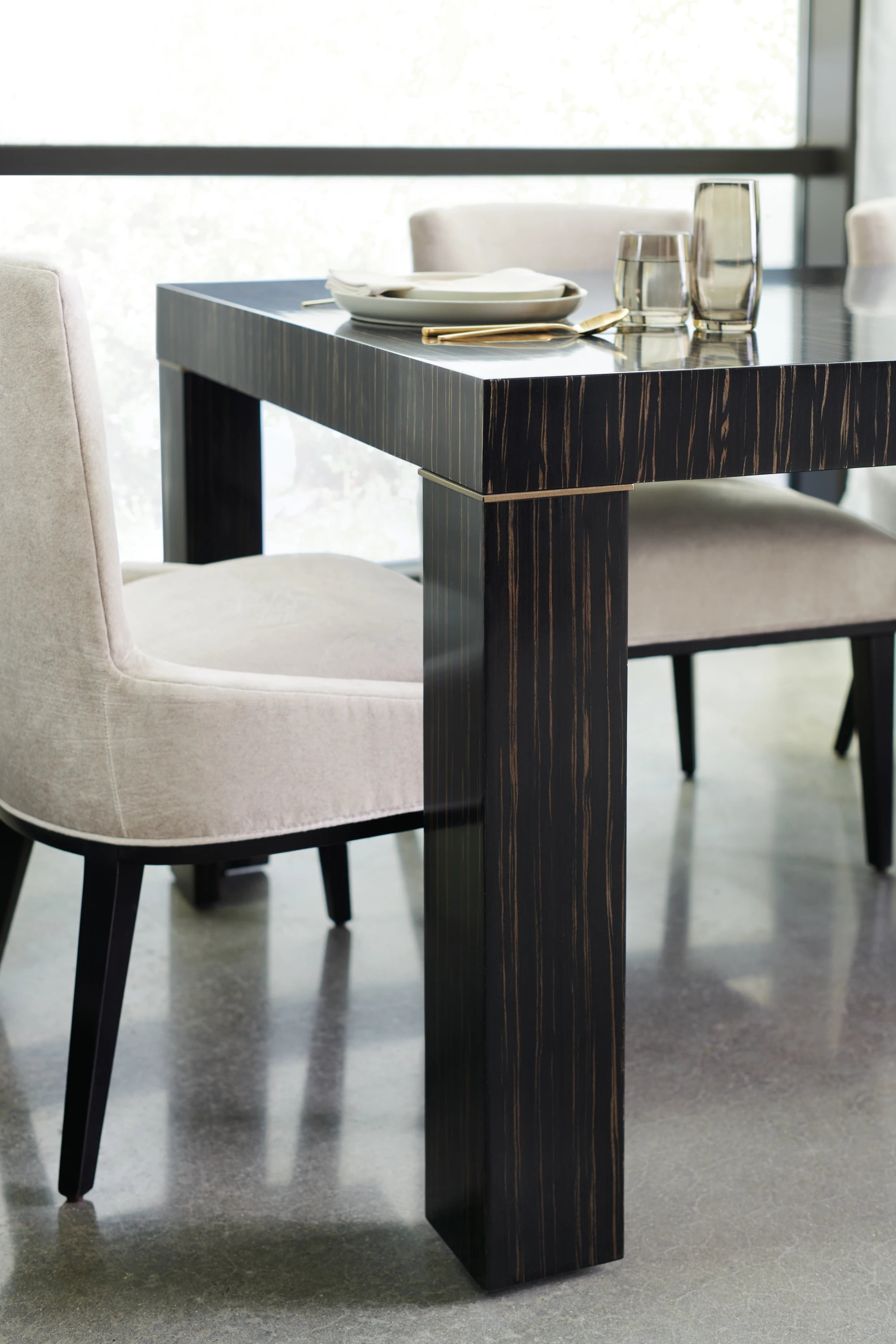 Edge Dining Table - detail 3.0