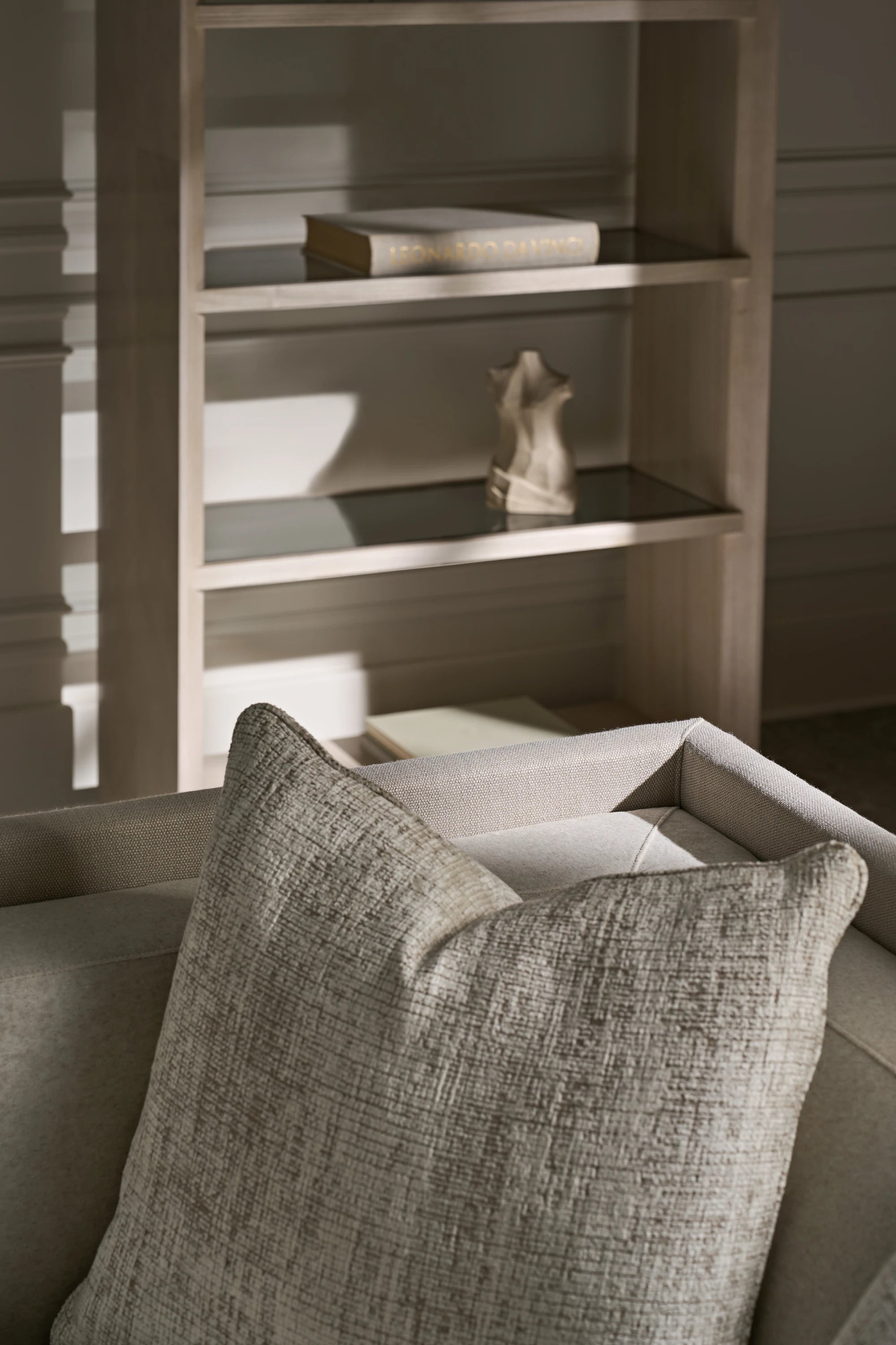 Tuxedo Sofa - detail 3.0