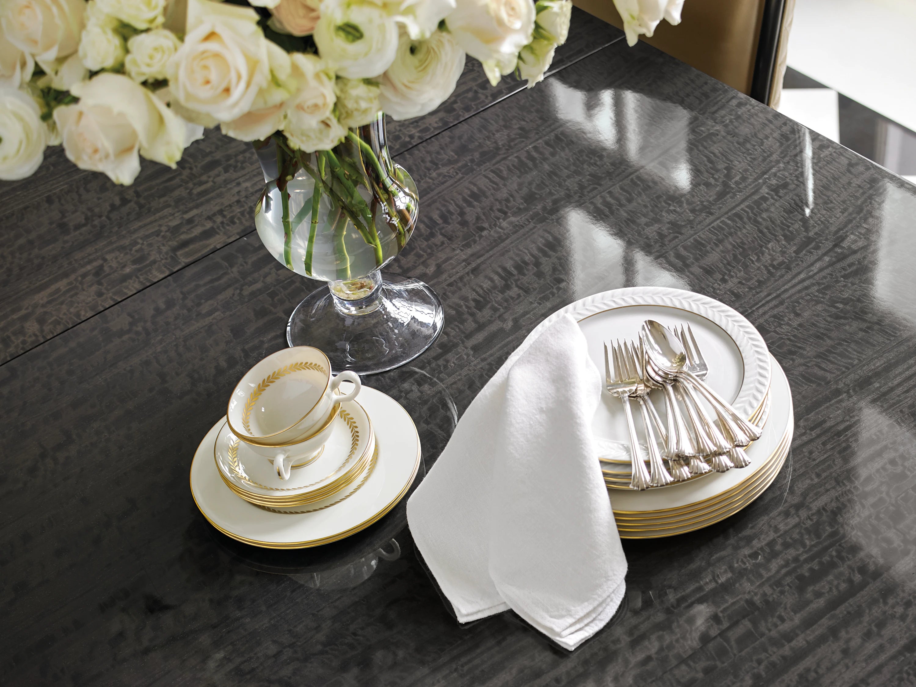 The Aristocrat Dining Table - detail 17.0