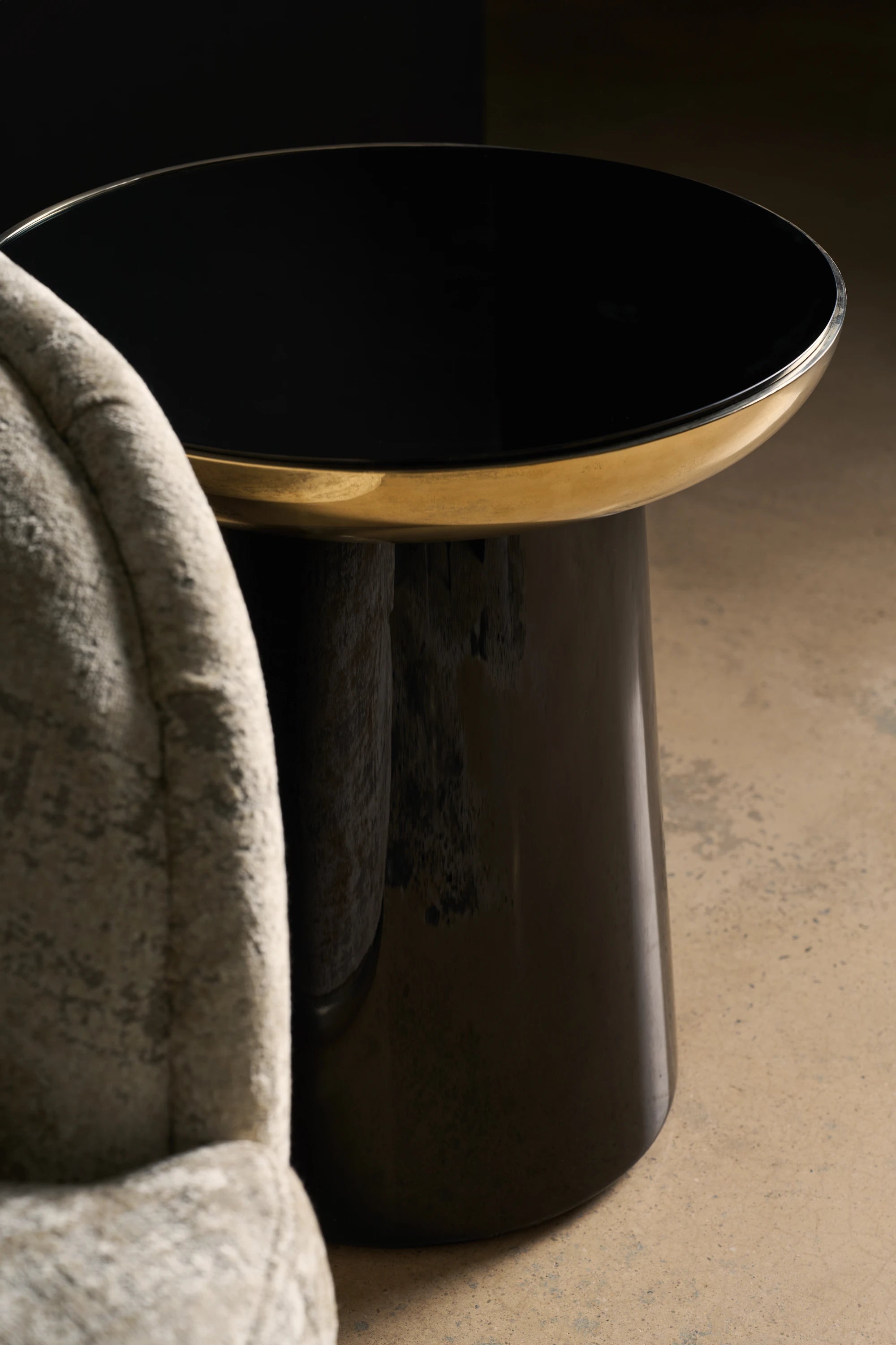 Umbra Side Table - detail 2.0