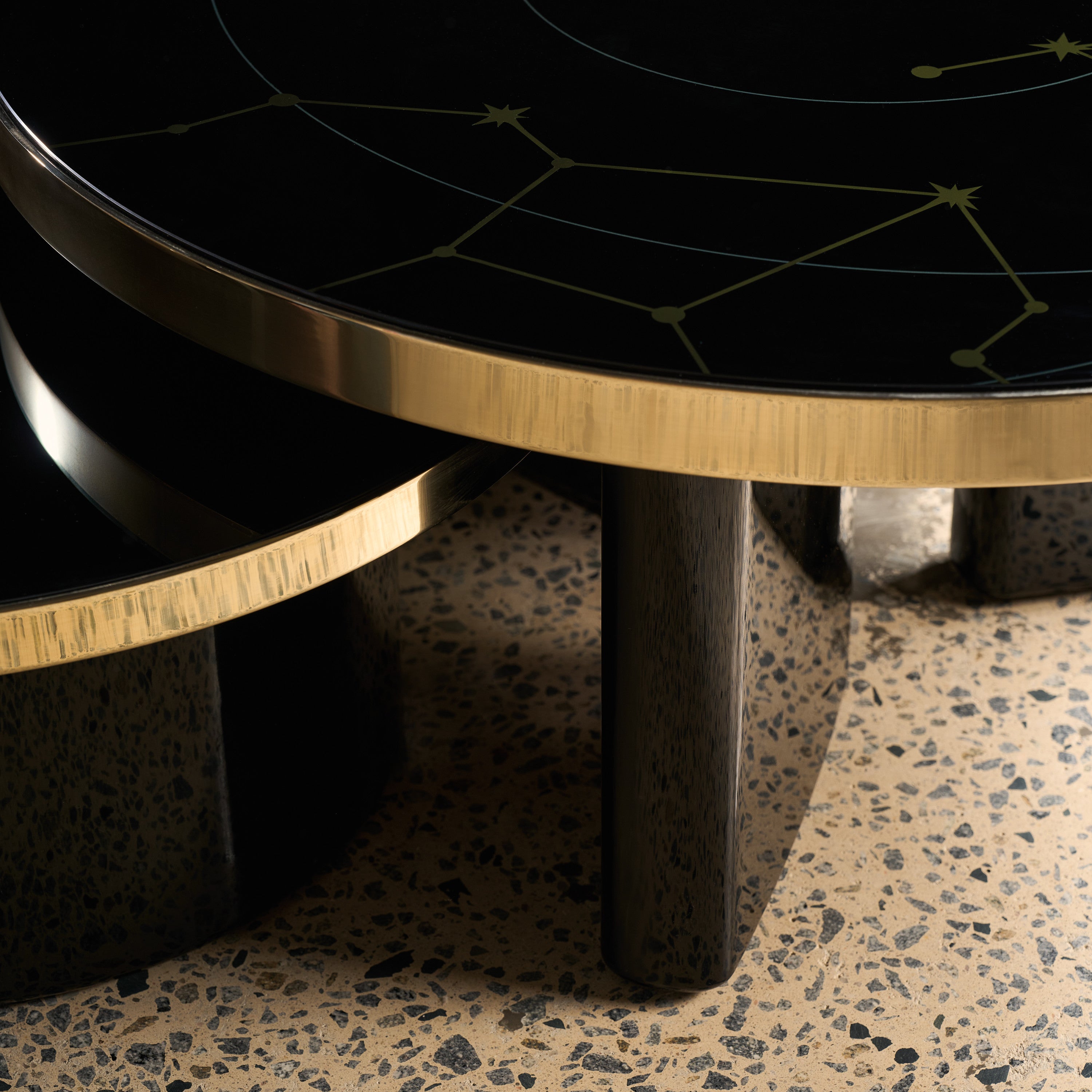 Umbra Lg Cocktail Table - detail 3.0
