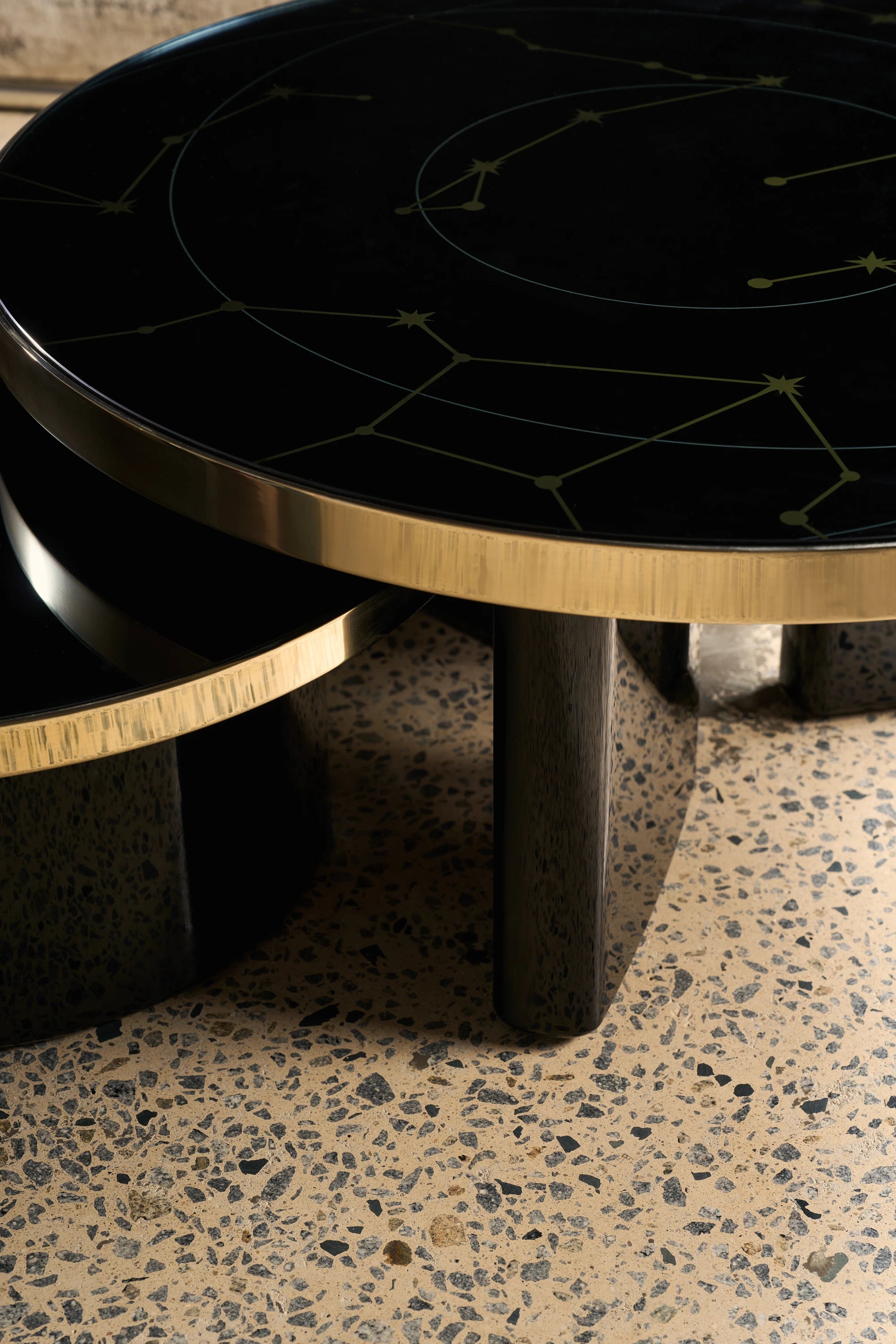 Umbra Lg Cocktail Table - detail 3.0
