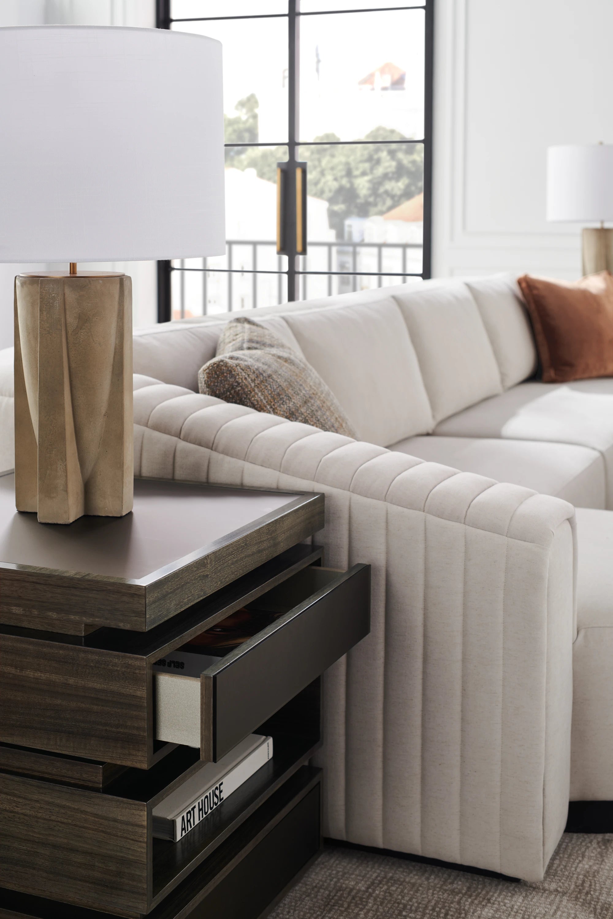 La Moda End Table - detail 3.0