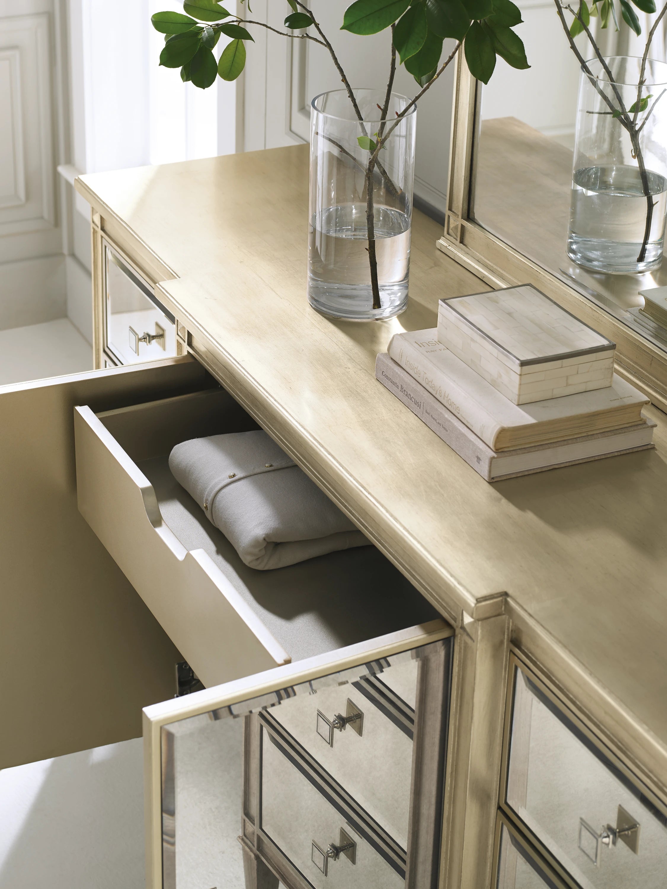 La-Dee-Dah - detail 2.0