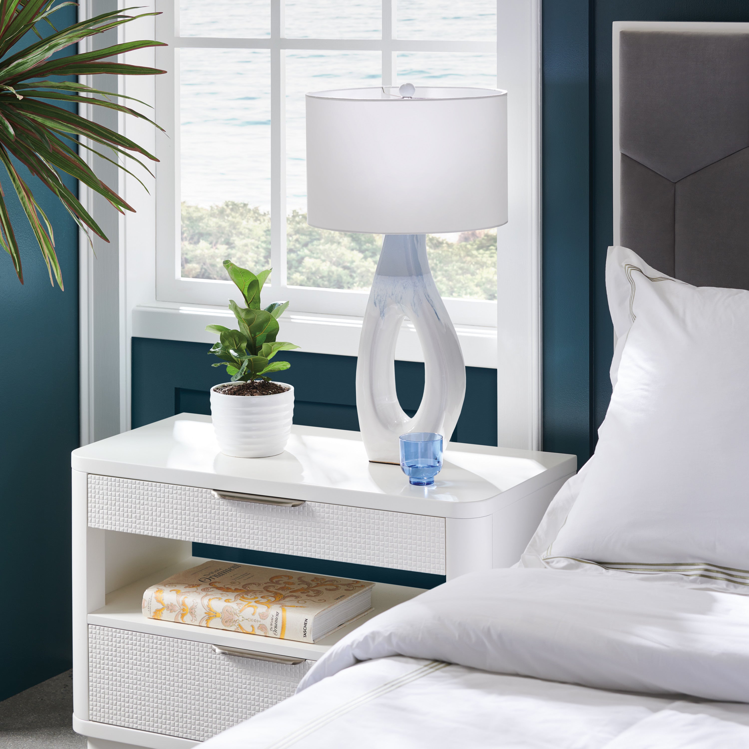 In Touch - detail 2.0