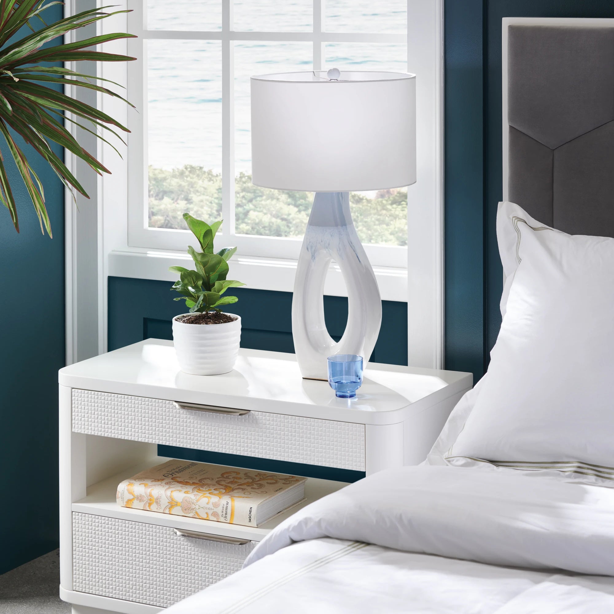 In Touch - detail 2.0