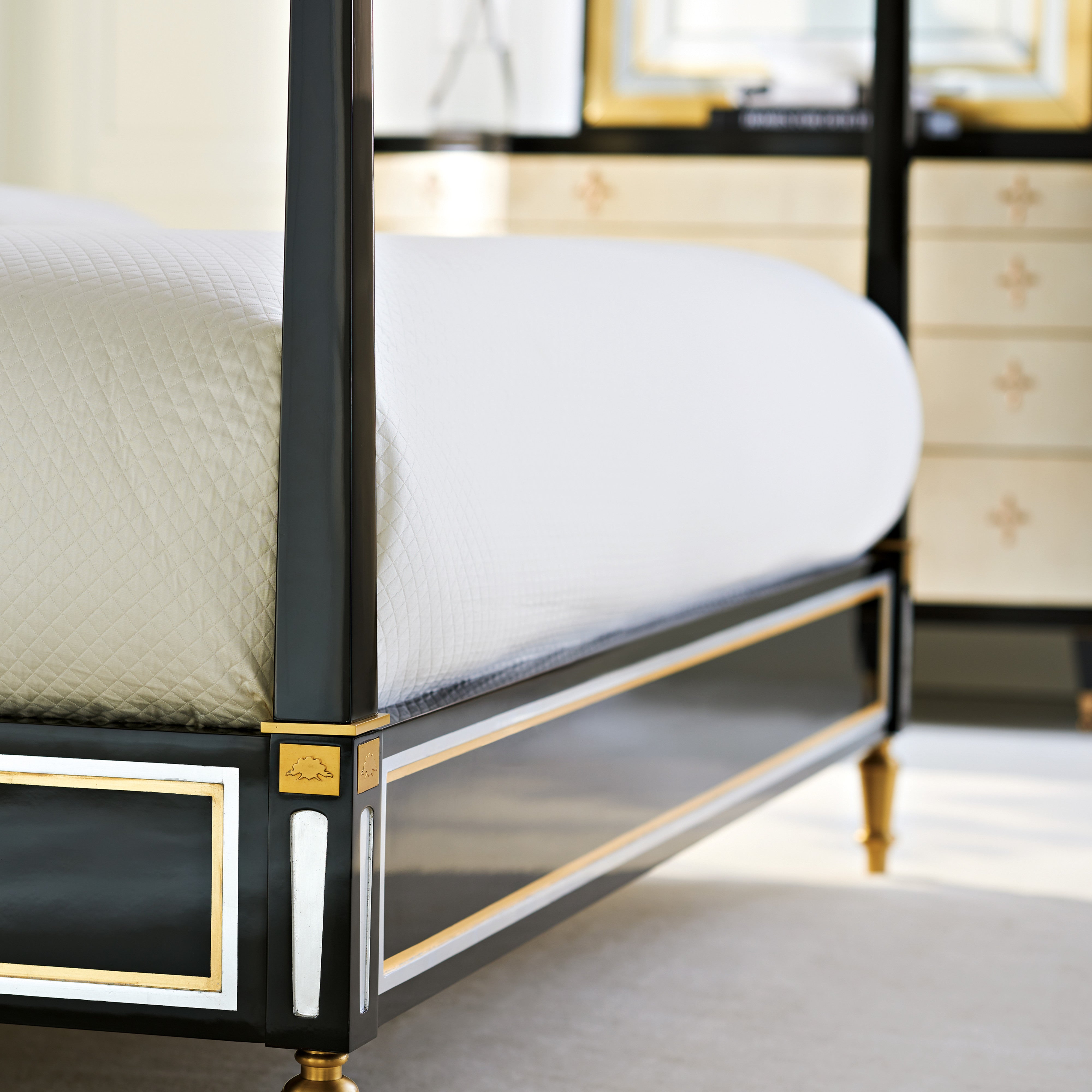 detail of The Couturier Canopy Bed Kg