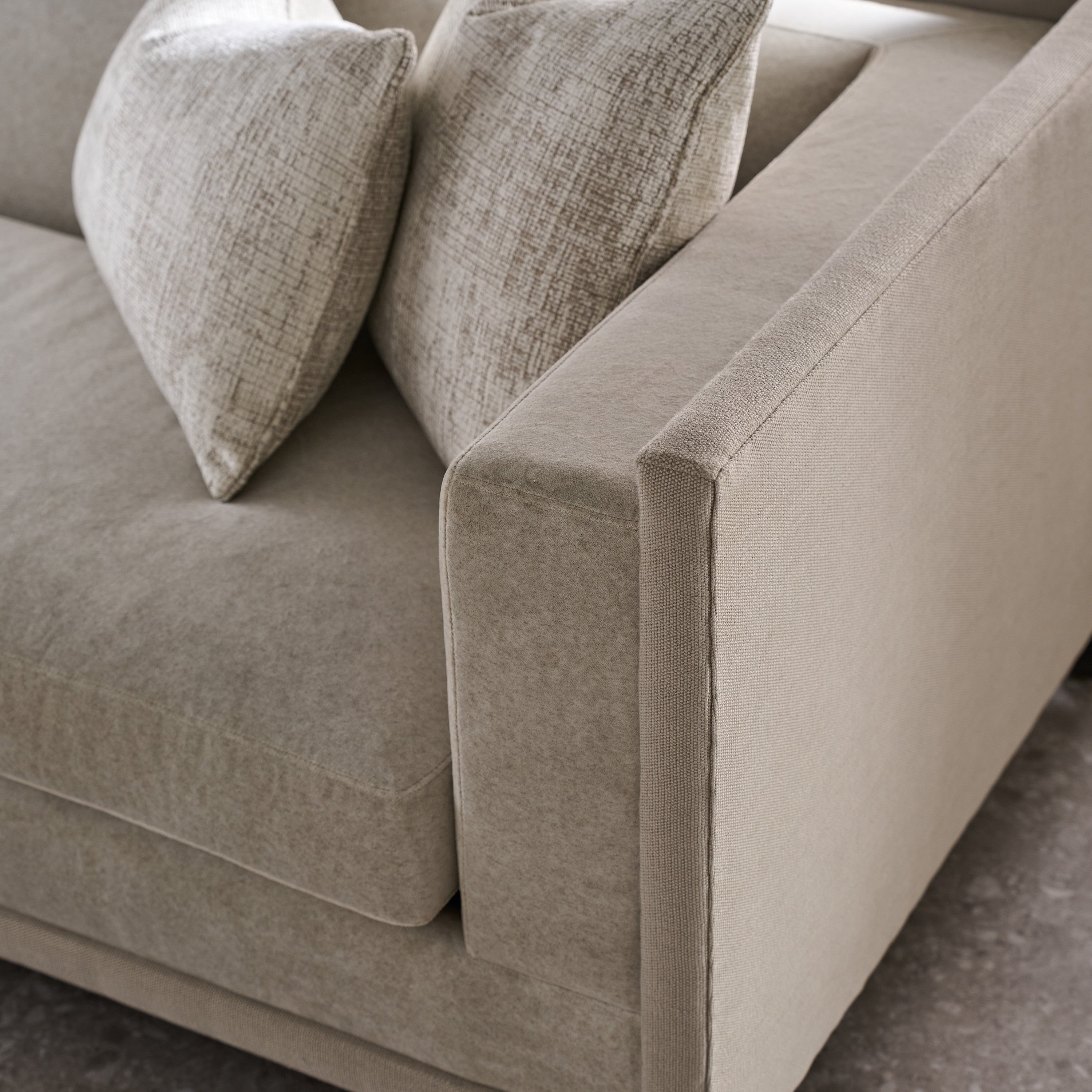 Tuxedo Raf Sofa - detail 2.0