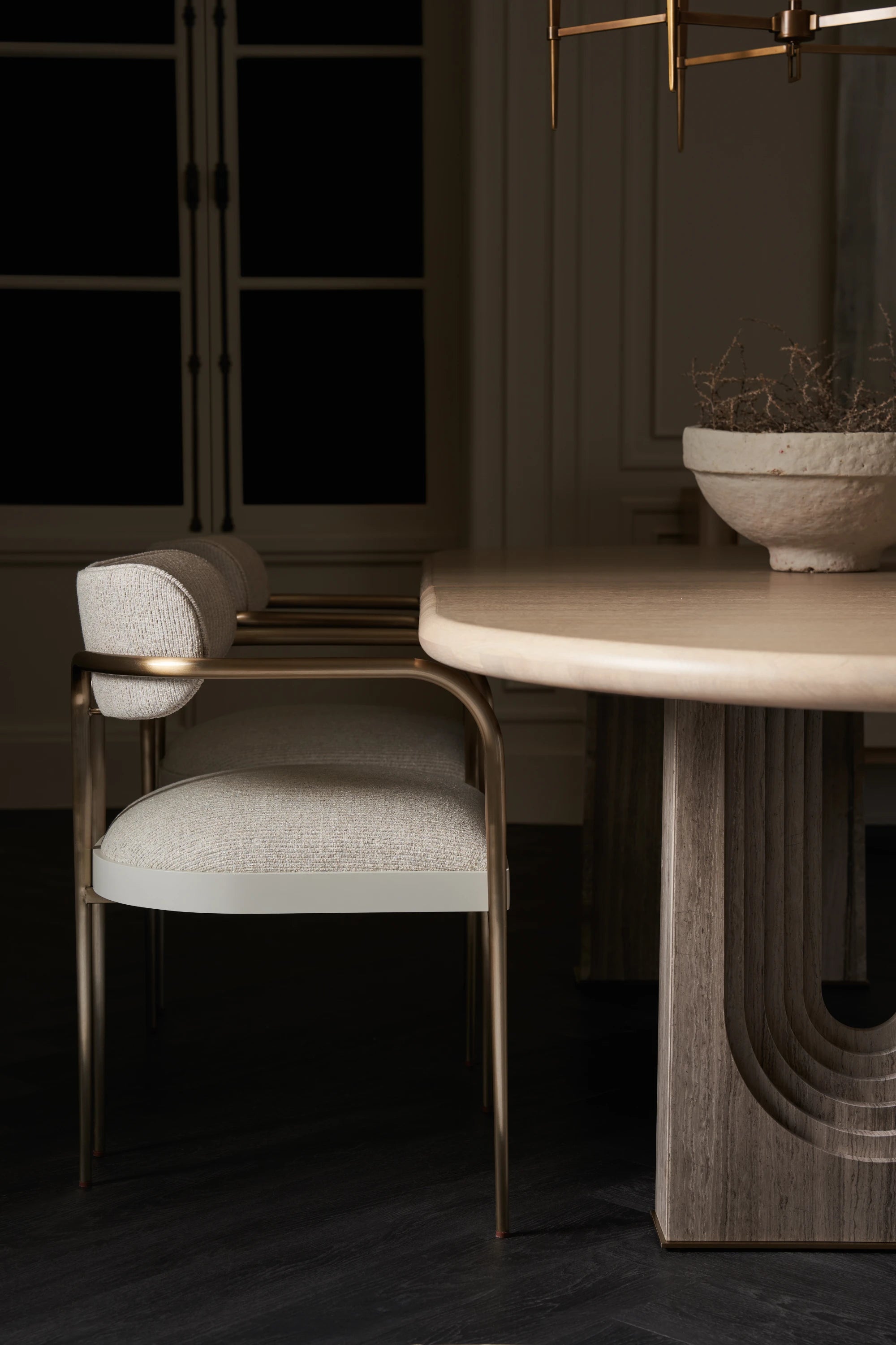 Emphasis Dining Table - detail 2.0