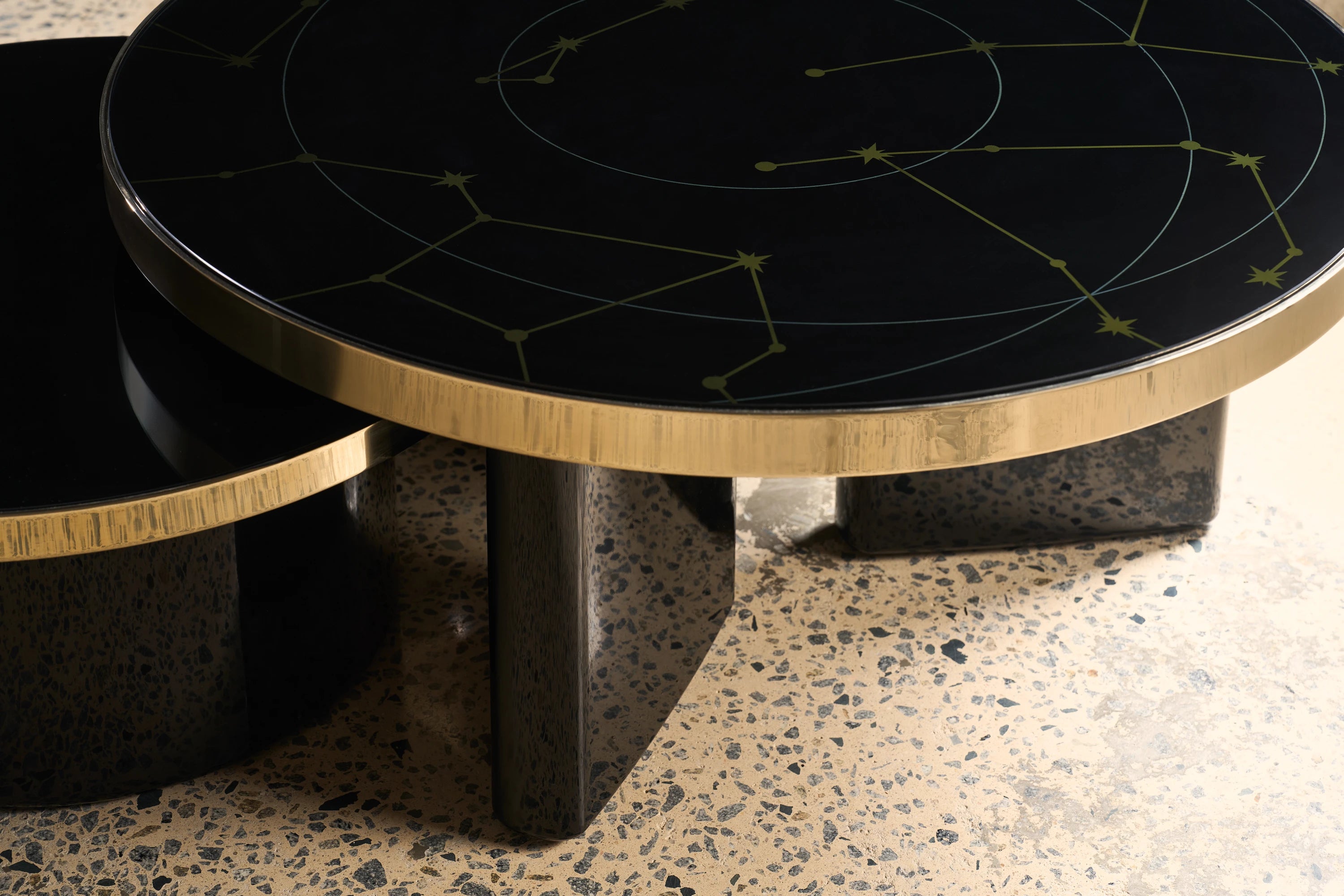 Umbra Small Cocktail Table - detail 2.0