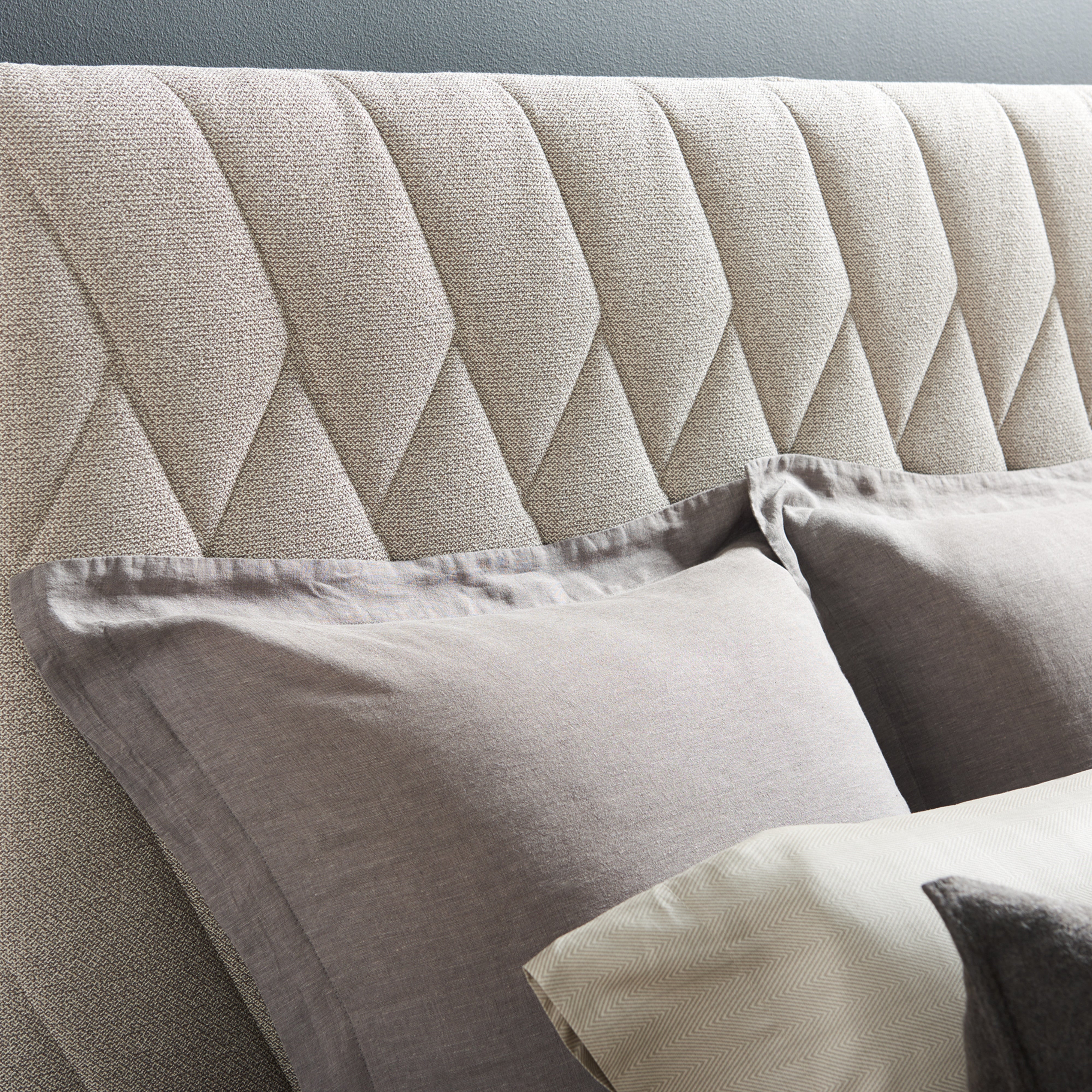 detail of Moderne Bed King