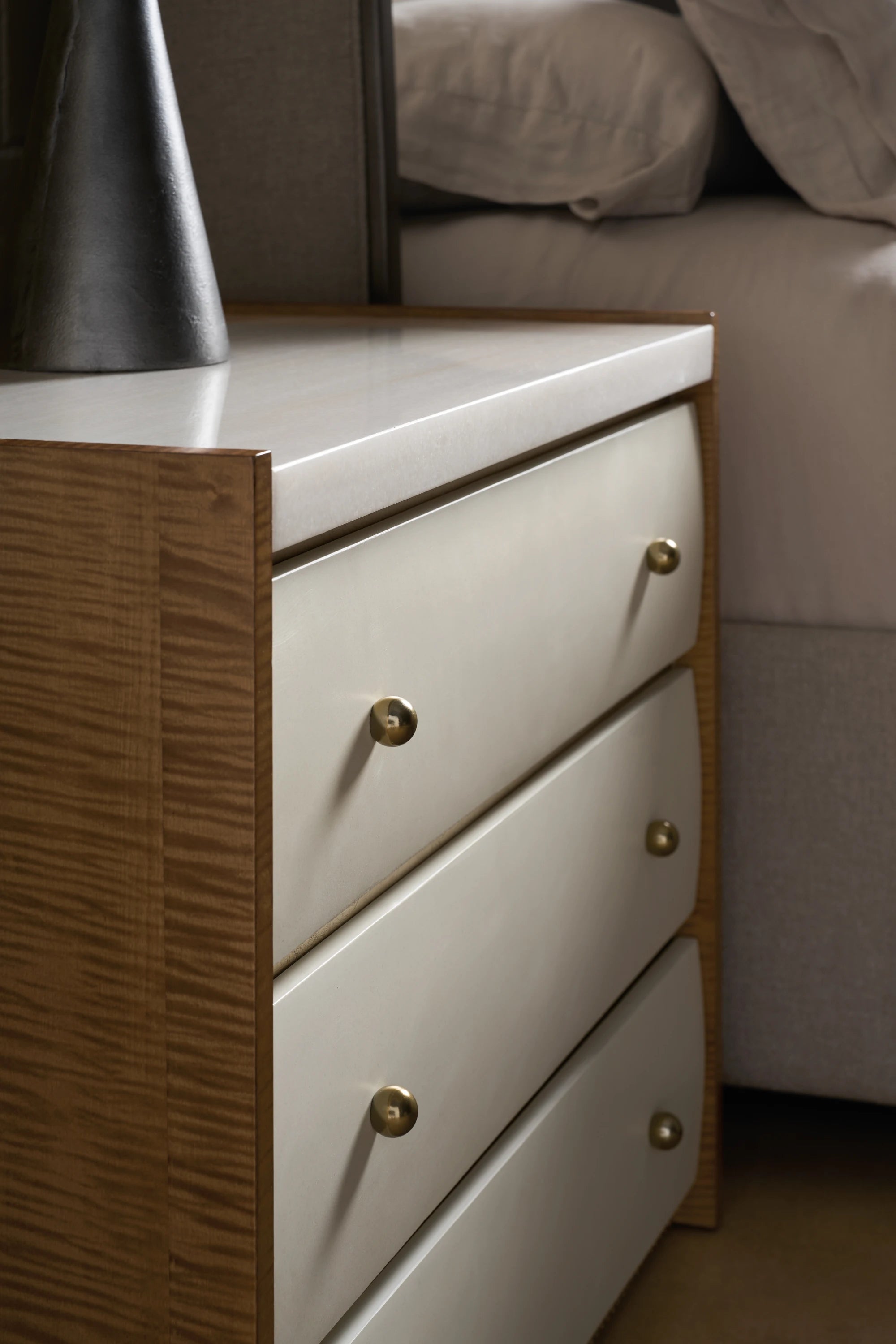 Avignon Nightstand - detail 2.0